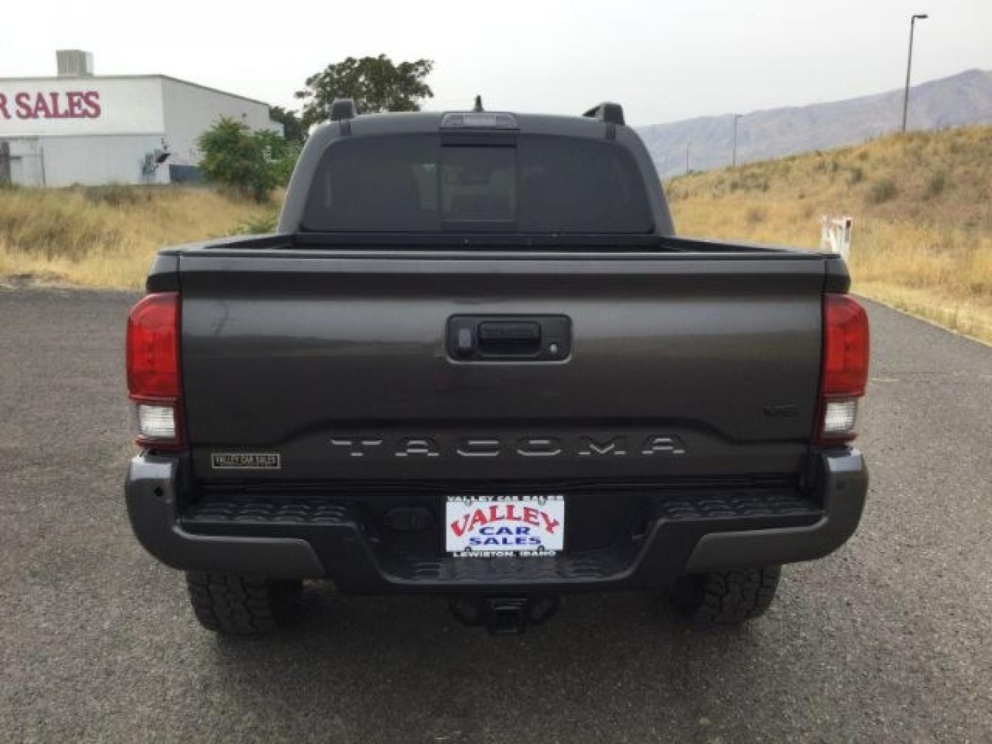 2018 Magnetic Gray Metallic Toyota Tacoma TRD Off Road (3TMCZ5AN5JM) with an 3.5L V-6 port/direct injection engine, located at 1801 Main Street, Lewiston, 83501, (208) 743-9371, 46.417065, -117.004799- Photo#9
