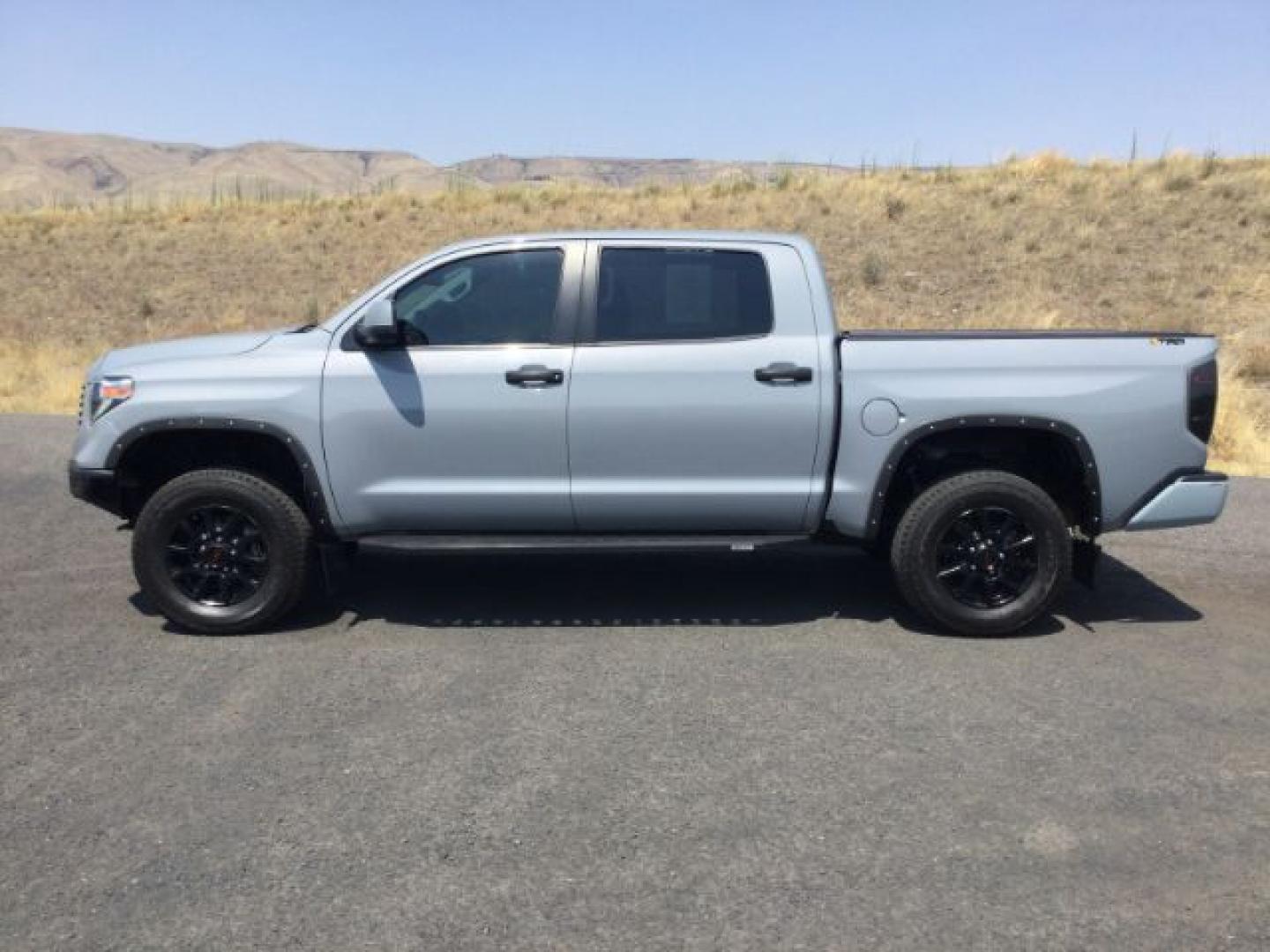 2018 CEMENT GRAY /Black/Gray Cloth Toyota Tundra SR5 PLUS 5.7L V8 (5TFDY5F11JX) with an I-FORCE 5.7L V-8 DOHC engine, 6-Speed Automatic transmission, located at 1801 Main Street, Lewiston, 83501, (208) 743-9371, 46.417065, -117.004799- Photo#2