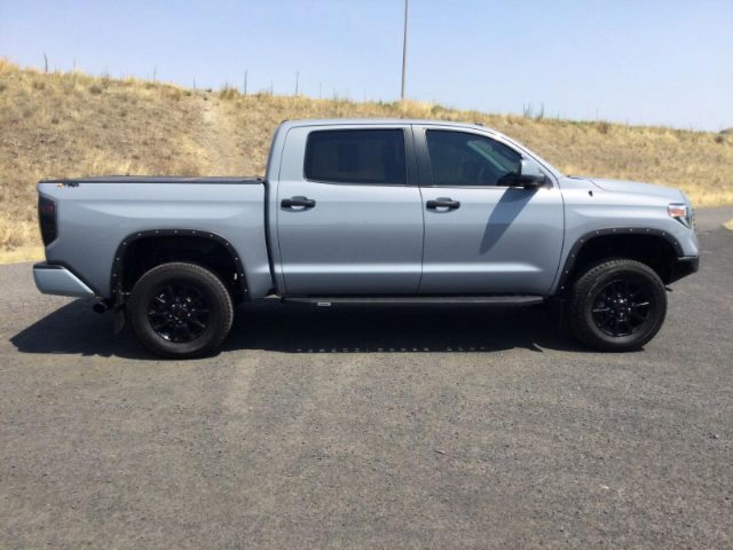 2018 CEMENT GRAY /Black/Gray Cloth Toyota Tundra SR5 PLUS 5.7L V8 (5TFDY5F11JX) with an I-FORCE 5.7L V-8 DOHC engine, 6-Speed Automatic transmission, located at 1801 Main Street, Lewiston, 83501, (208) 743-9371, 46.417065, -117.004799- Photo#3