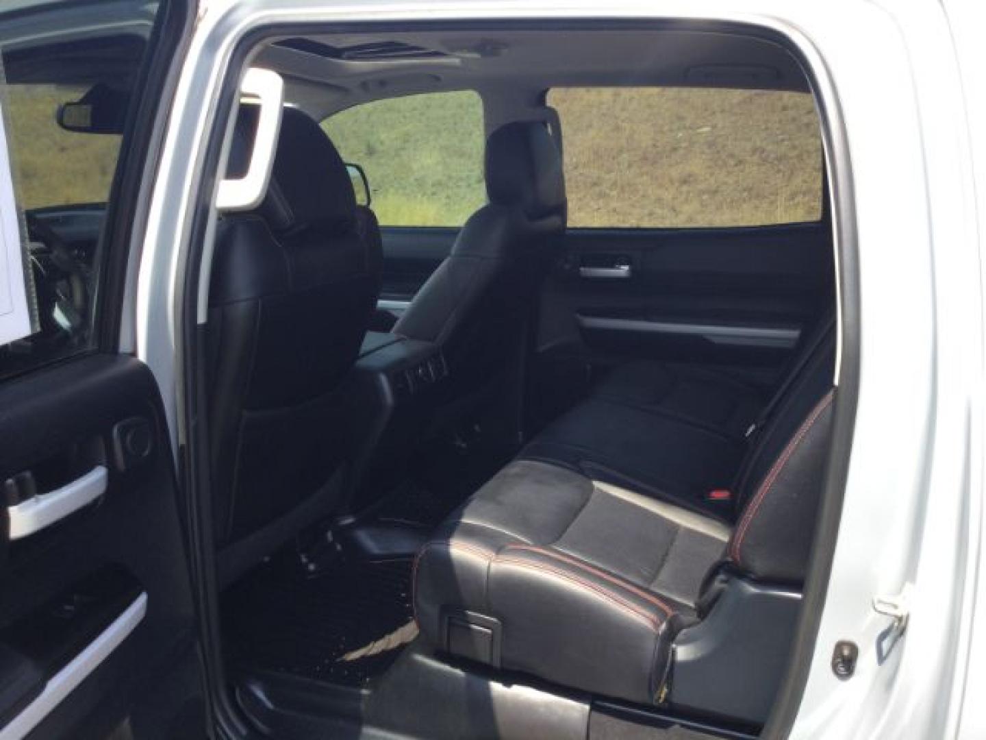 2018 CEMENT GRAY /Black/Gray Cloth Toyota Tundra SR5 PLUS 5.7L V8 (5TFDY5F11JX) with an I-FORCE 5.7L V-8 DOHC engine, 6-Speed Automatic transmission, located at 1801 Main Street, Lewiston, 83501, (208) 743-9371, 46.417065, -117.004799- Photo#8
