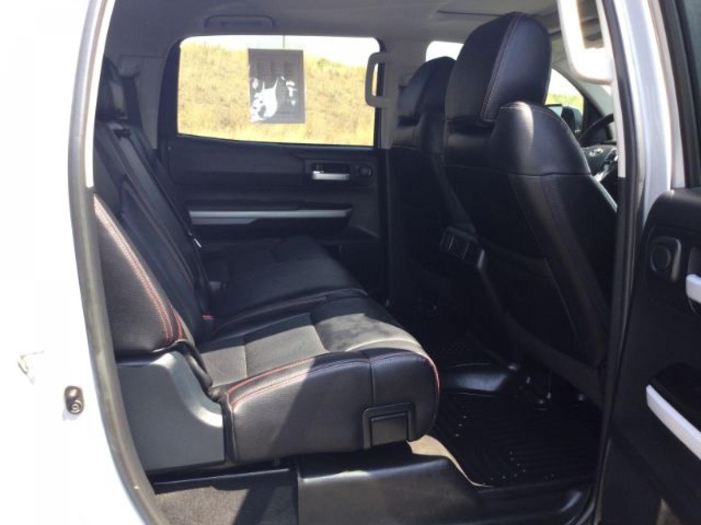 2018 CEMENT GRAY /Black/Gray Cloth Toyota Tundra SR5 PLUS 5.7L V8 (5TFDY5F11JX) with an I-FORCE 5.7L V-8 DOHC engine, 6-Speed Automatic transmission, located at 1801 Main Street, Lewiston, 83501, (208) 743-9371, 46.417065, -117.004799- Photo#16