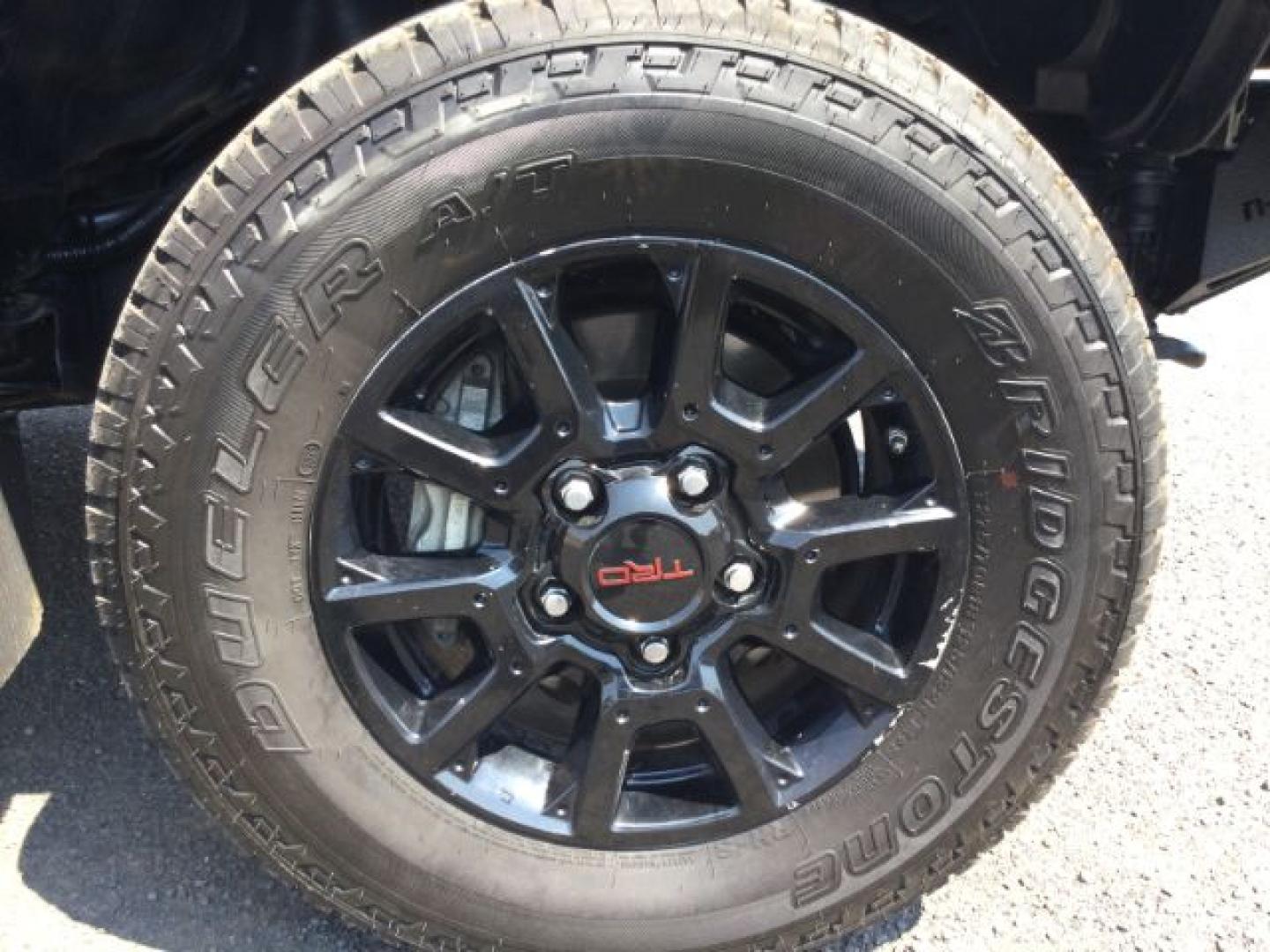 2018 CEMENT GRAY /Black/Gray Cloth Toyota Tundra SR5 PLUS 5.7L V8 (5TFDY5F11JX) with an I-FORCE 5.7L V-8 DOHC engine, 6-Speed Automatic transmission, located at 1801 Main Street, Lewiston, 83501, (208) 743-9371, 46.417065, -117.004799- Photo#19