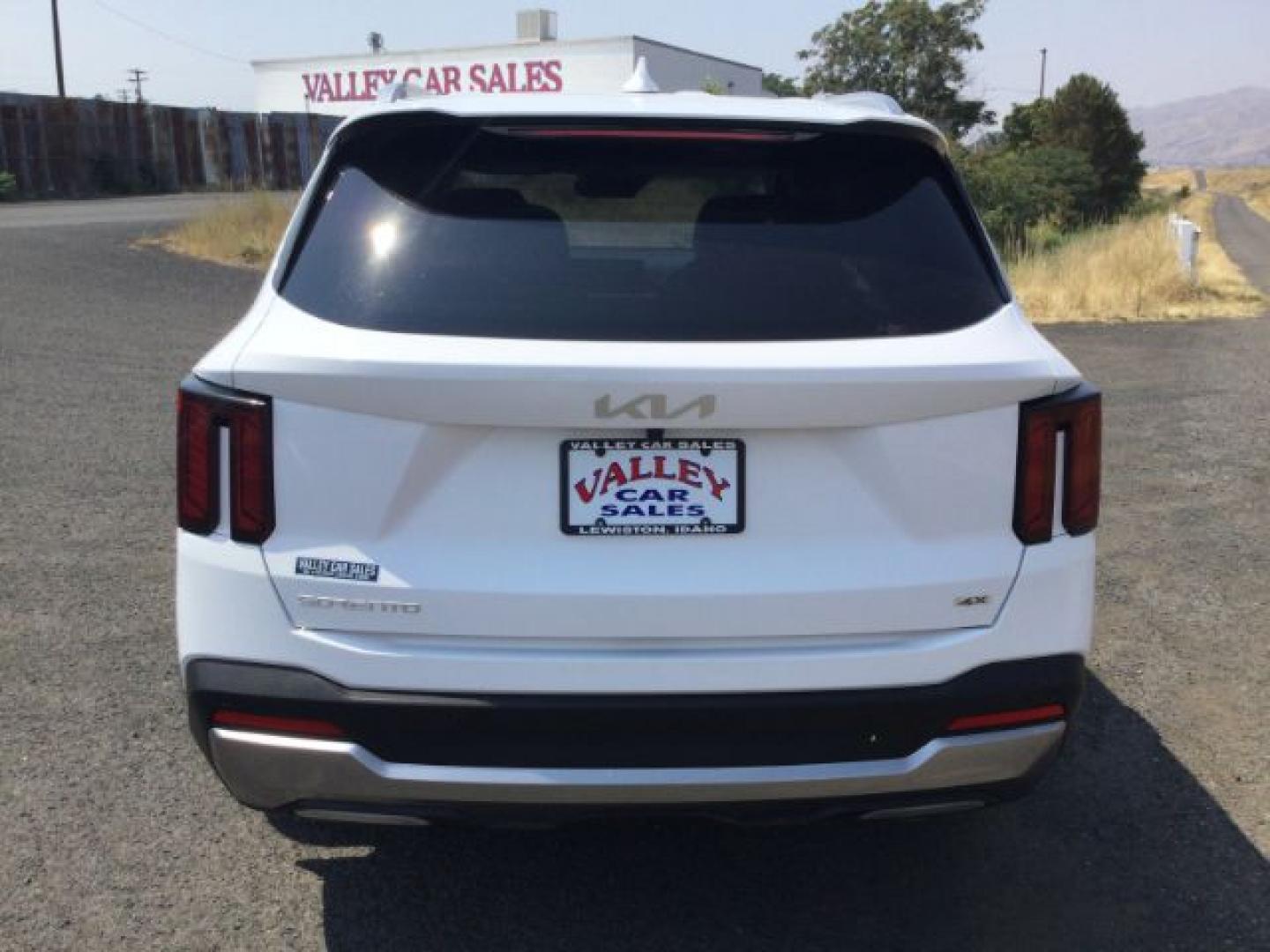 2025 Glacial White Pearl /Black Kia Sorento EX (5XYRHDJF8SG) with an 2.5L I-4 port/direct injection engine, Automatic, 8-Spd Dual-Clutch transmission, located at 1801 Main Street, Lewiston, 83501, (208) 743-9371, 46.417065, -117.004799- Photo#9