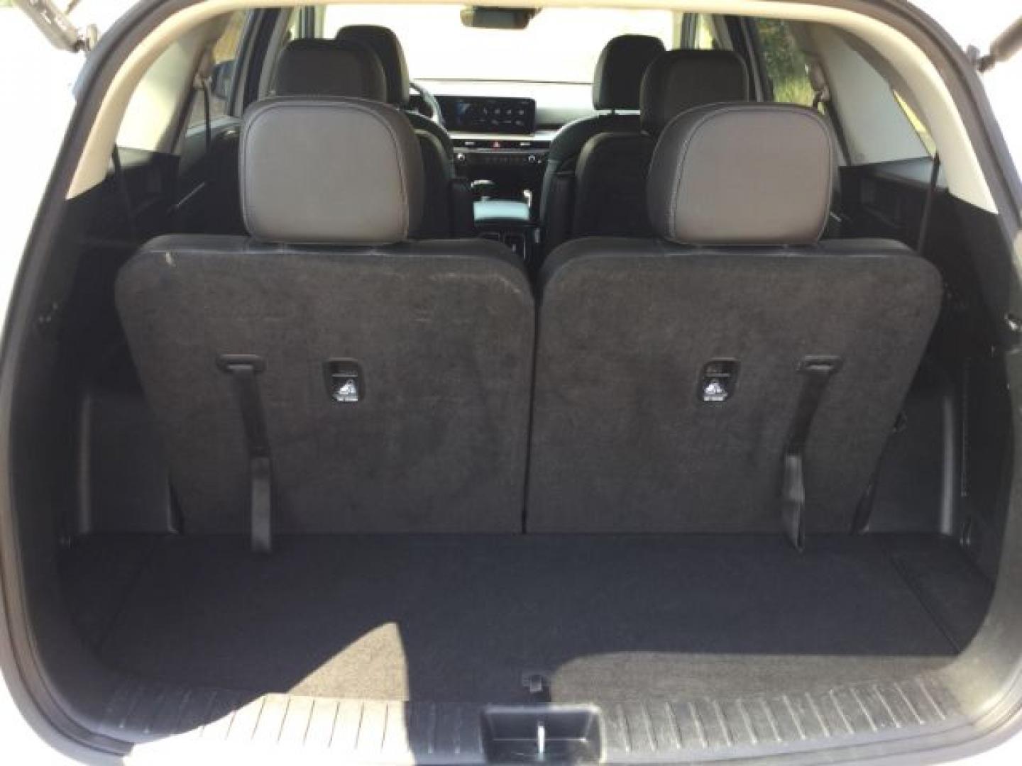 2025 Glacial White Pearl /Black Kia Sorento EX (5XYRHDJF8SG) with an 2.5L I-4 port/direct injection engine, Automatic, 8-Spd Dual-Clutch transmission, located at 1801 Main Street, Lewiston, 83501, (208) 743-9371, 46.417065, -117.004799- Photo#10
