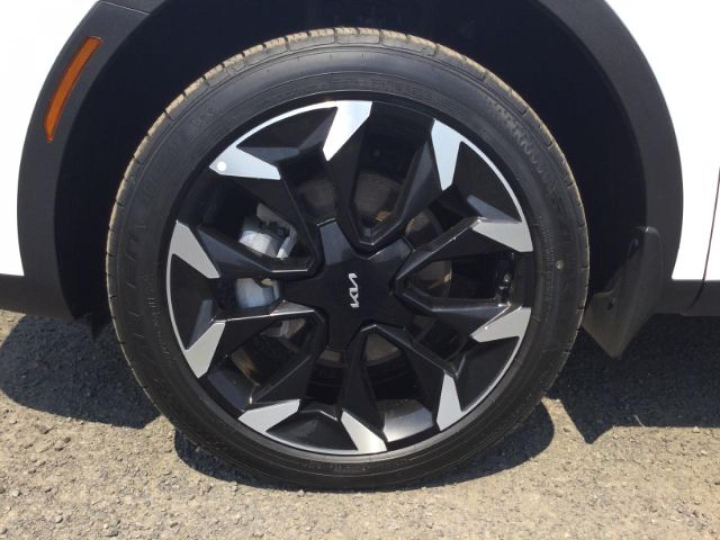 2025 Glacial White Pearl /Black Kia Sorento EX (5XYRHDJF8SG) with an 2.5L I-4 port/direct injection engine, Automatic, 8-Spd Dual-Clutch transmission, located at 1801 Main Street, Lewiston, 83501, (208) 743-9371, 46.417065, -117.004799- Photo#12