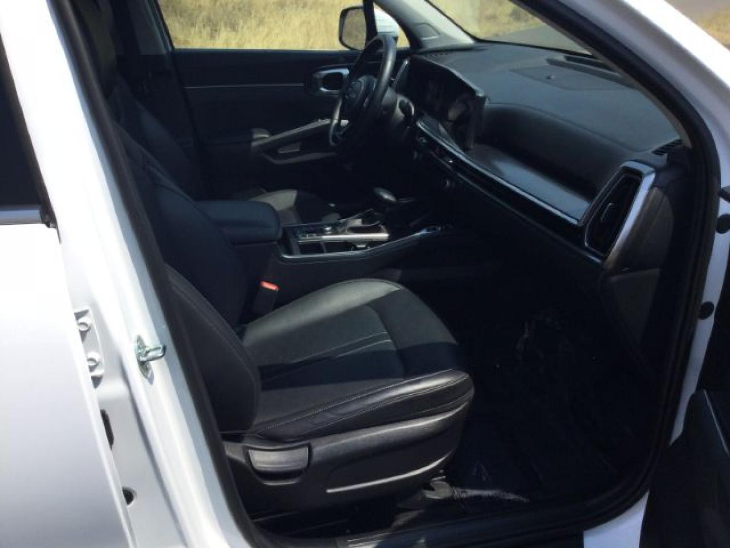 2025 Glacial White Pearl /Black Kia Sorento EX (5XYRHDJF8SG) with an 2.5L I-4 port/direct injection engine, Automatic, 8-Spd Dual-Clutch transmission, located at 1801 Main Street, Lewiston, 83501, (208) 743-9371, 46.417065, -117.004799- Photo#22
