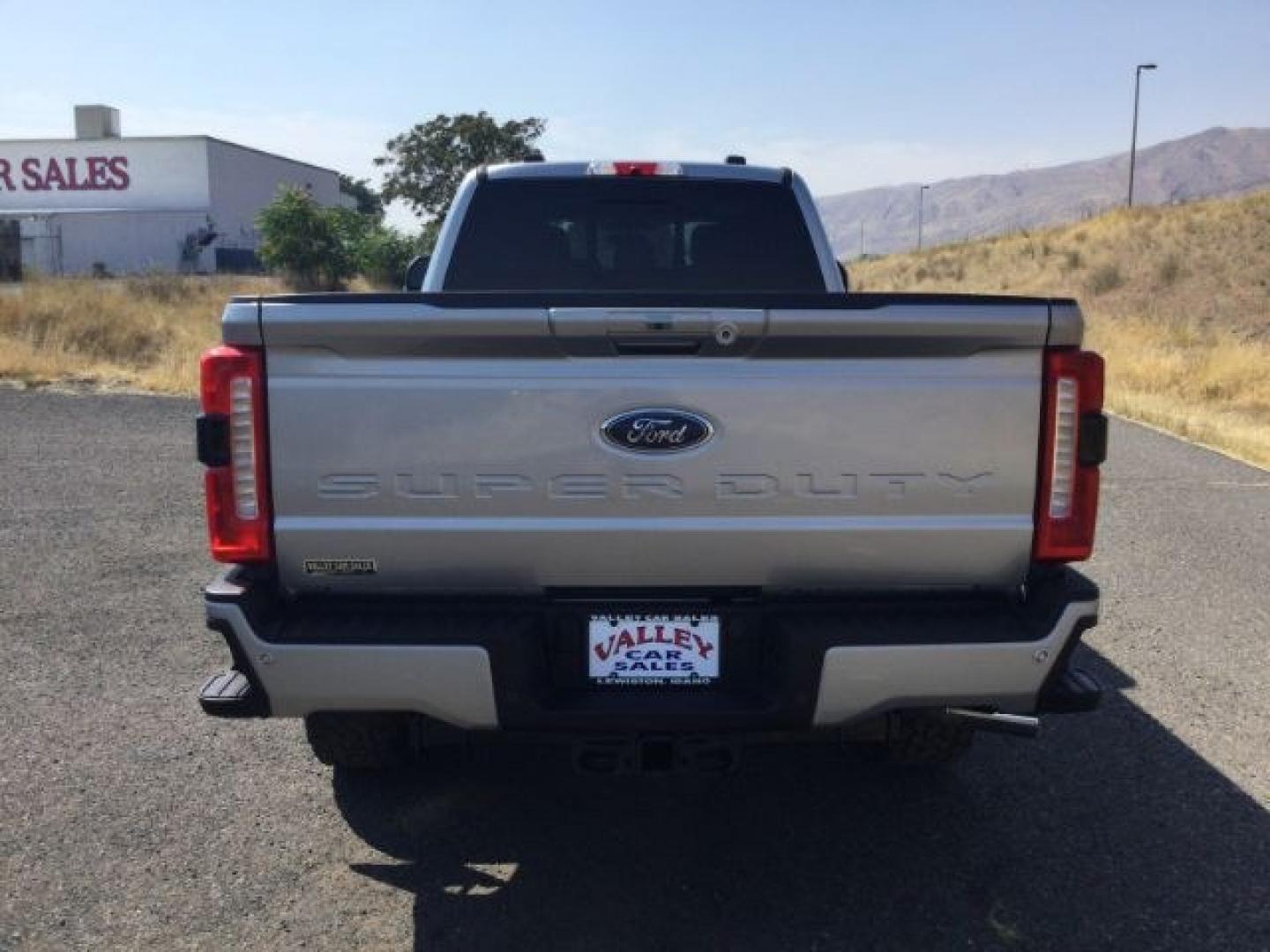 2023 Iconic Silver Metallic /Black Onyx Ford F-350 LARIAT (1FT8W3BM7PE) with an Powerstroke 6.7L V-8 diesel direct injection engine, 10 speed automatic transmission, located at 1801 Main Street, Lewiston, 83501, (208) 743-9371, 46.417065, -117.004799- Photo#8