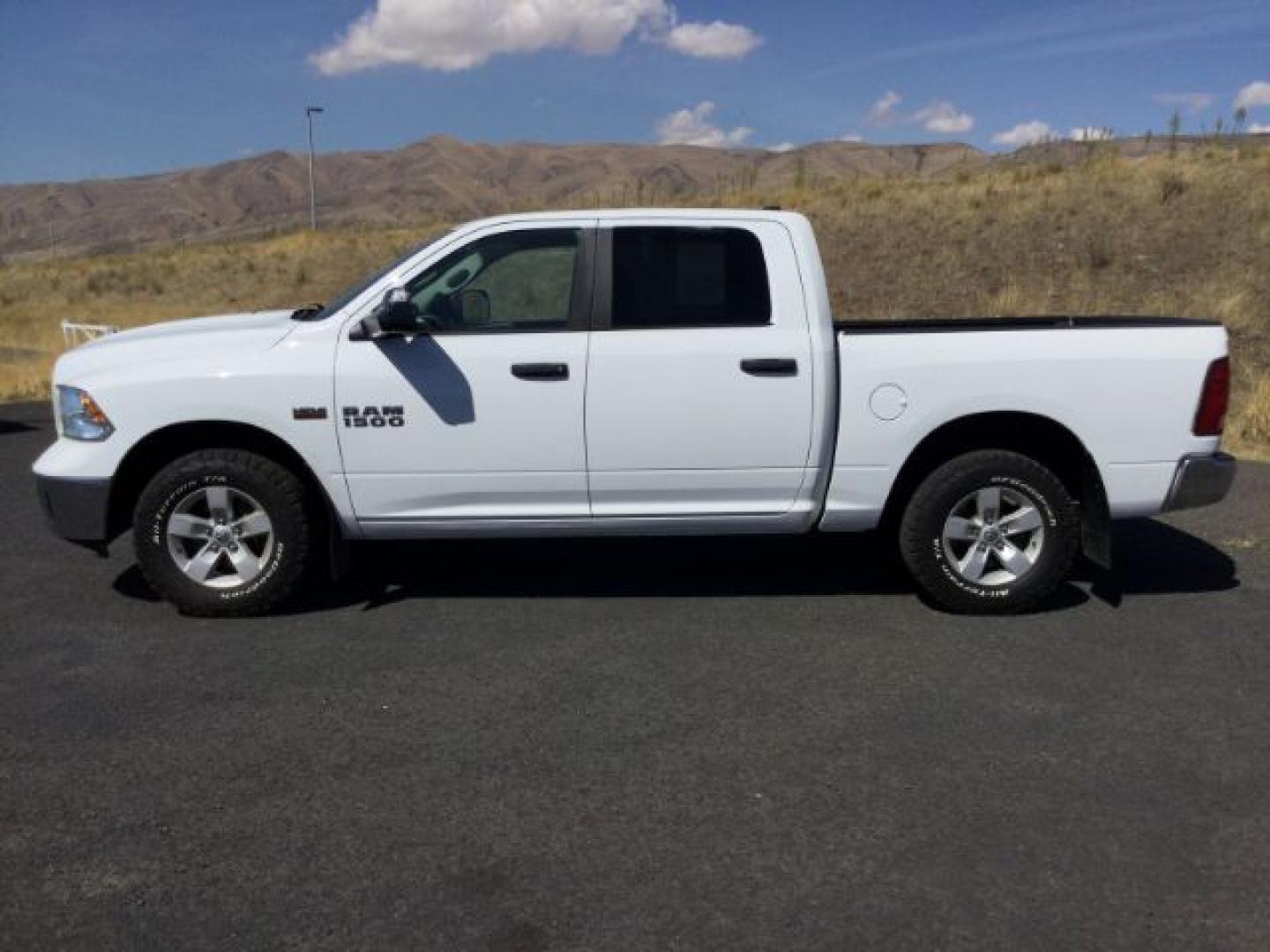 2016 Bright White /Diesel Grey/Black Ram 1500 SLT (1C6RR7LT7GS) with an HEMI 5.7L V-8 variable valve control engine, 8-Speed Automatic transmission, located at 1801 Main Street, Lewiston, 83501, (208) 743-9371, 46.417065, -117.004799- Photo#2