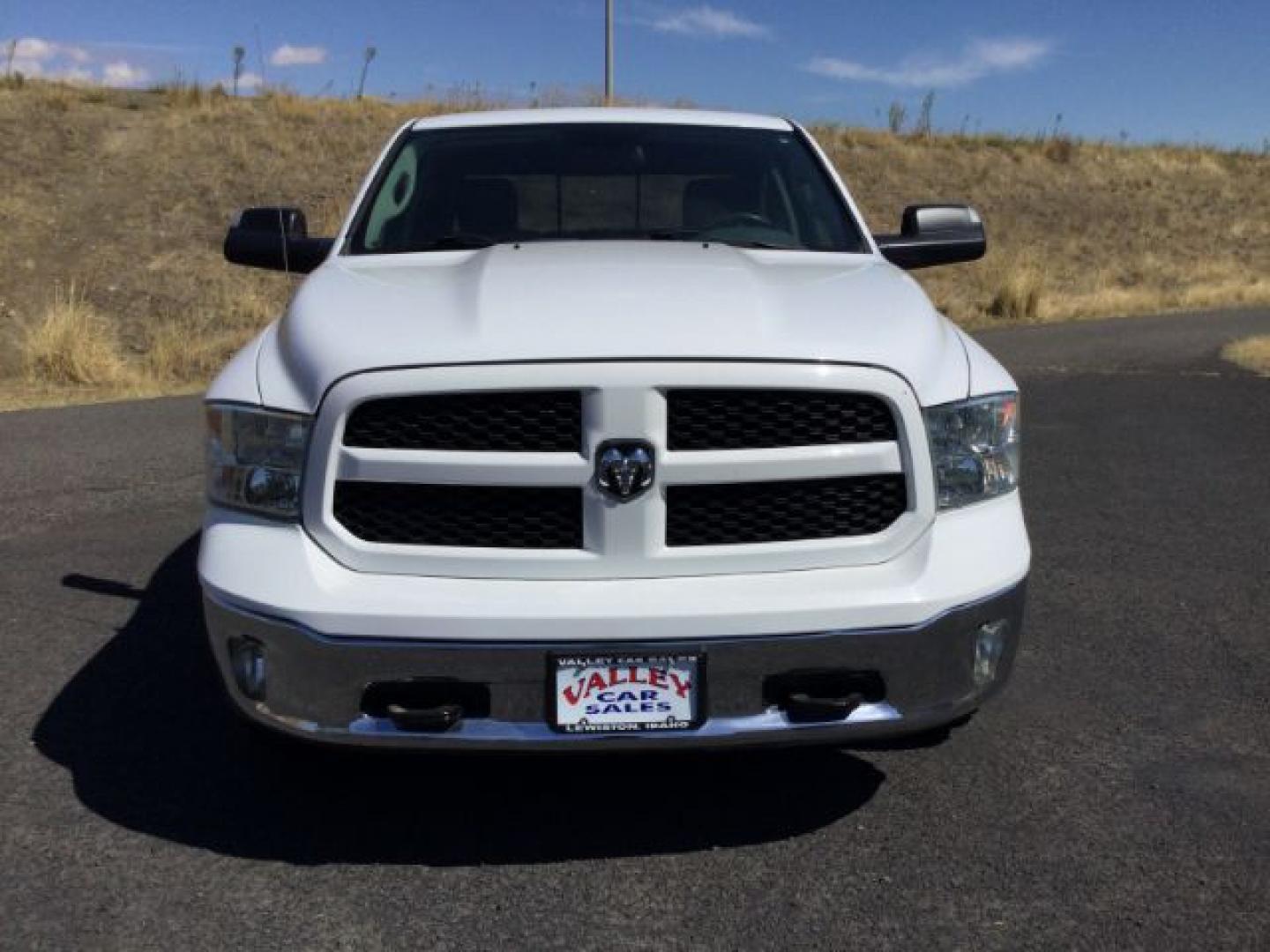 2016 Bright White /Diesel Grey/Black Ram 1500 SLT (1C6RR7LT7GS) with an HEMI 5.7L V-8 variable valve control engine, 8-Speed Automatic transmission, located at 1801 Main Street, Lewiston, 83501, (208) 743-9371, 46.417065, -117.004799- Photo#15
