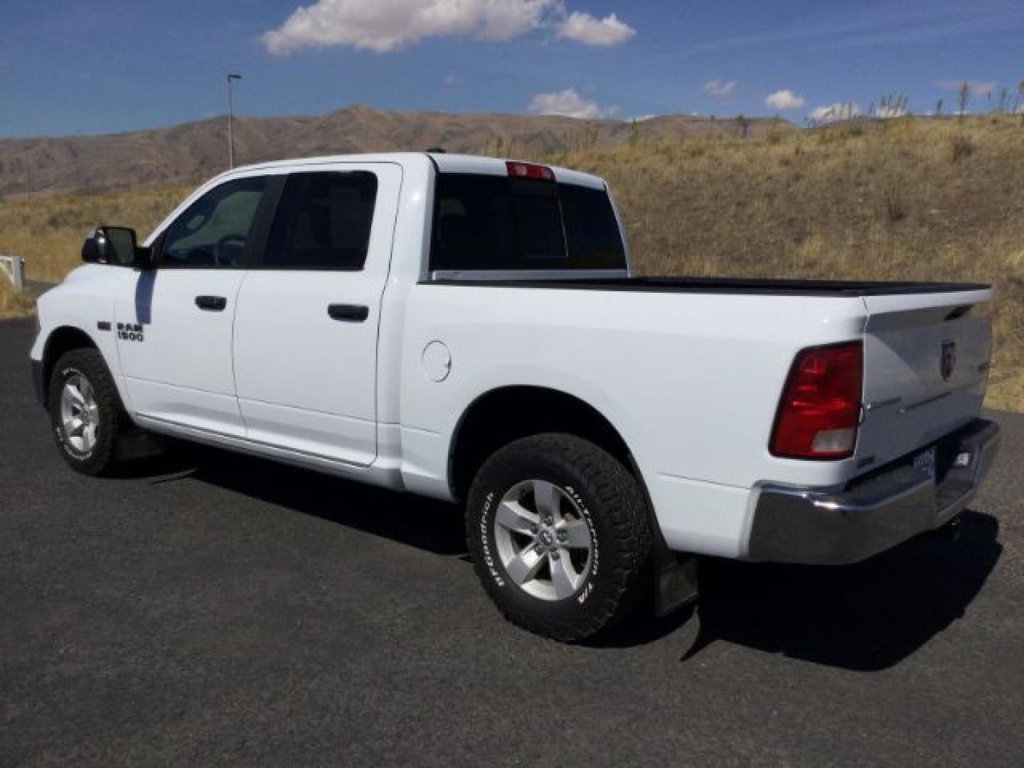 2016 Bright White /Diesel Grey/Black Ram 1500 SLT (1C6RR7LT7GS) with an HEMI 5.7L V-8 variable valve control engine, 8-Speed Automatic transmission, located at 1801 Main Street, Lewiston, 83501, (208) 743-9371, 46.417065, -117.004799- Photo#16