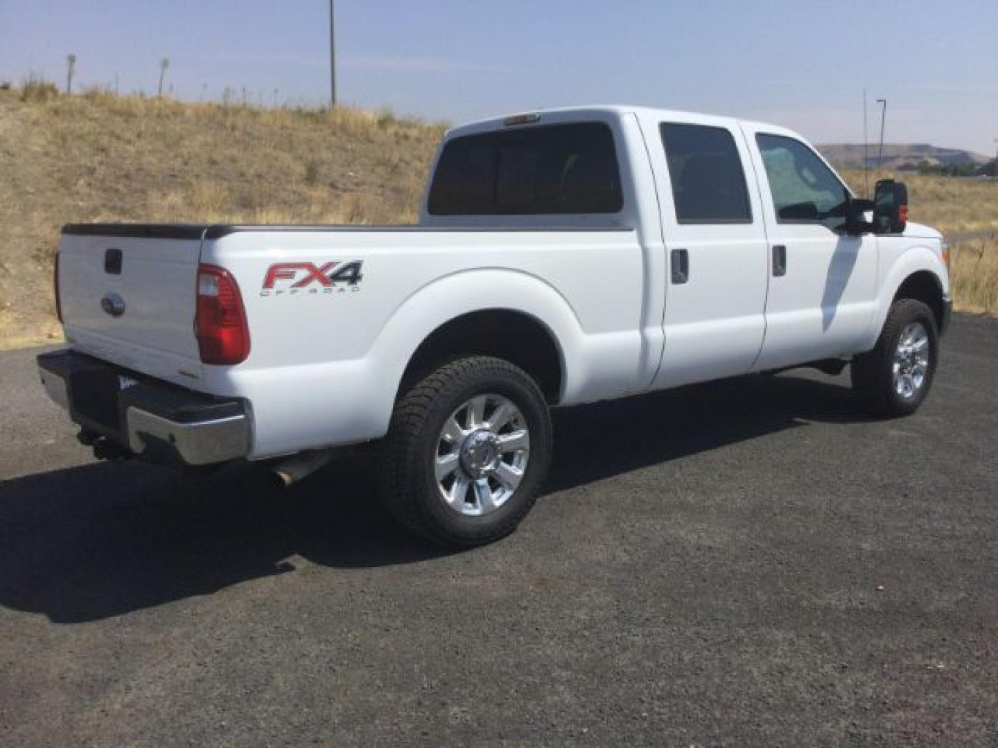 2015 Oxford White /Light Gray Leather Ford F-250 Crew Cab XLT 4x4 FX4 (1FT7W2B69FE) with an 6.2L V8 engine, 6-Speed Automatic transmission, located at 1801 Main Street, Lewiston, 83501, (208) 743-9371, 46.417065, -117.004799- Photo#3