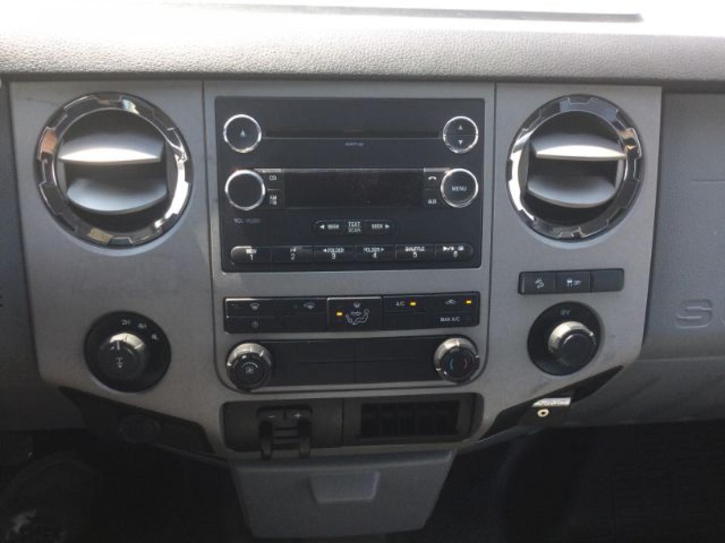 2015 Oxford White /Light Gray Leather Ford F-250 Crew Cab XLT 4x4 FX4 (1FT7W2B69FE) with an 6.2L V8 engine, 6-Speed Automatic transmission, located at 1801 Main Street, Lewiston, 83501, (208) 743-9371, 46.417065, -117.004799- Photo#6