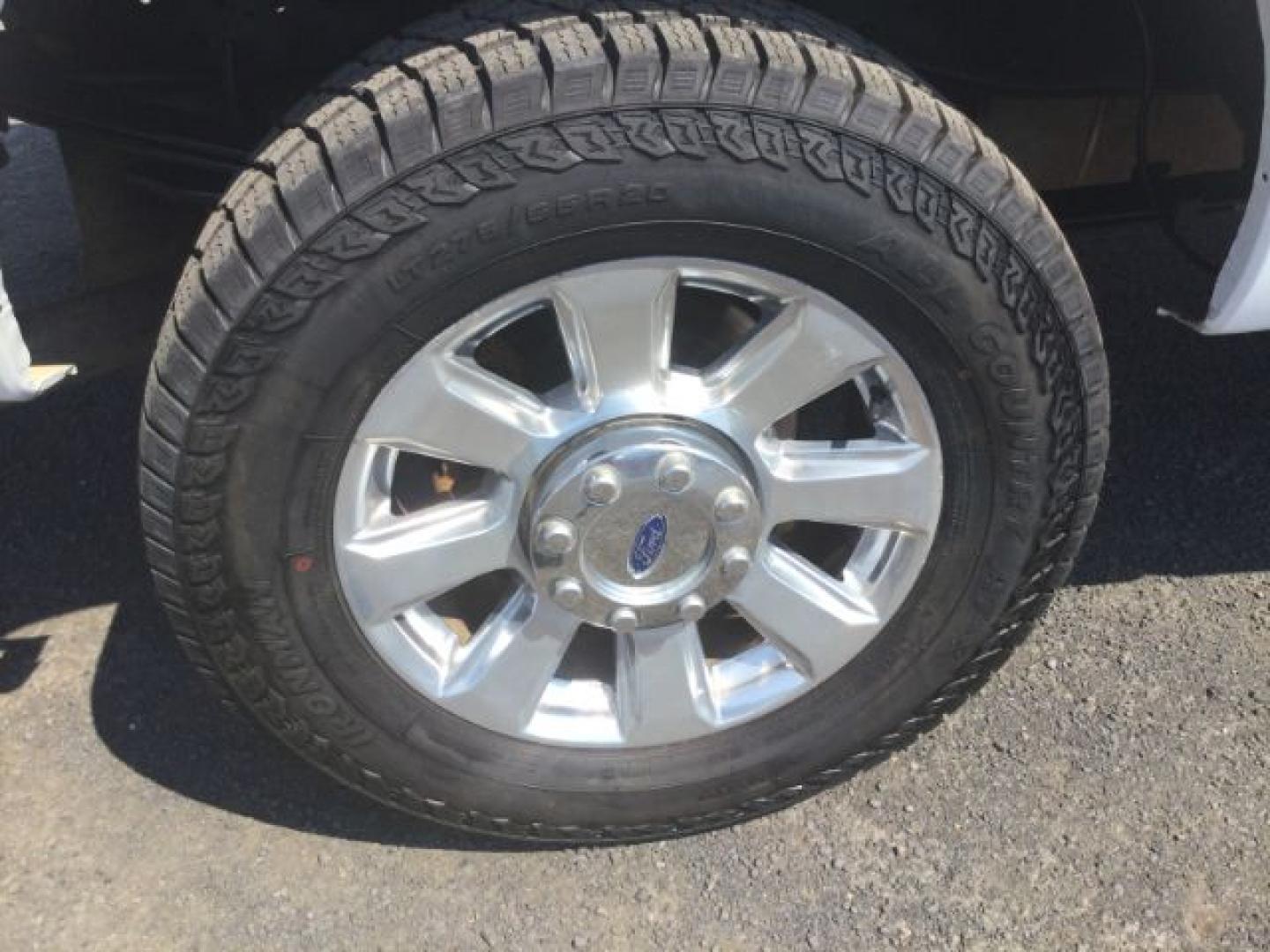 2015 Oxford White /Light Gray Leather Ford F-250 Crew Cab XLT 4x4 FX4 (1FT7W2B69FE) with an 6.2L V8 engine, 6-Speed Automatic transmission, located at 1801 Main Street, Lewiston, 83501, (208) 743-9371, 46.417065, -117.004799- Photo#9