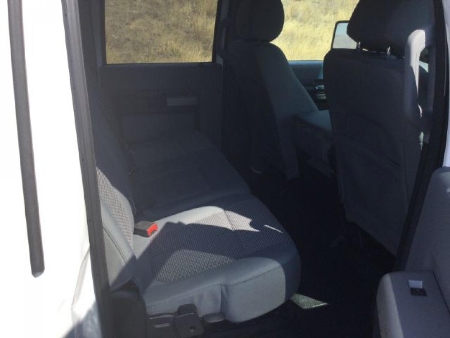 2015 Oxford White /Light Gray Leather Ford F-250 Crew Cab XLT 4x4 FX4 (1FT7W2B69FE) with an 6.2L V8 engine, 6-Speed Automatic transmission, located at 1801 Main Street, Lewiston, 83501, (208) 743-9371, 46.417065, -117.004799- Photo#10