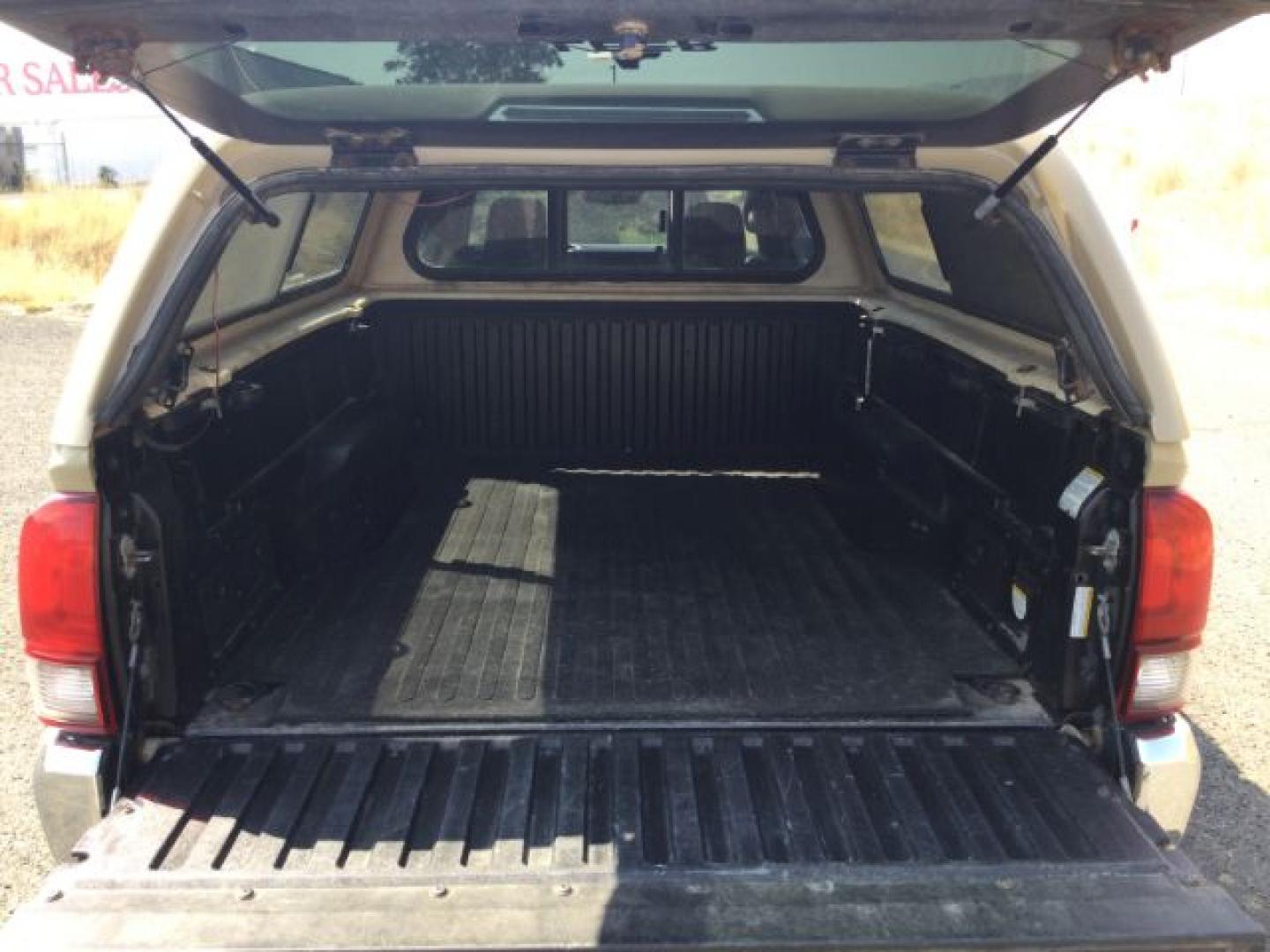 2018 Quicksand /Black/Gray Cloth Toyota Tacoma TRD Off Road (3TMDZ5BN3JM) with an 3.5L V-6 port/direct injection engine, 6-Speed Automatic transmission, located at 1801 Main Street, Lewiston, 83501, (208) 743-9371, 46.417065, -117.004799- Photo#8