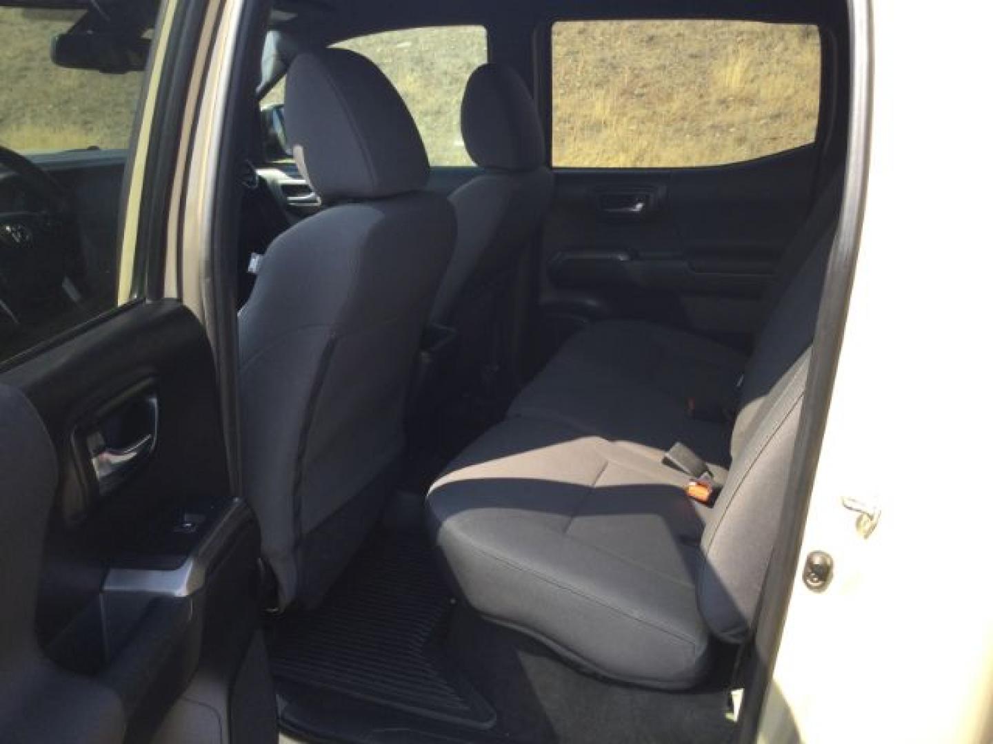 2018 Quicksand /Black/Gray Cloth Toyota Tacoma TRD Off Road (3TMDZ5BN3JM) with an 3.5L V-6 port/direct injection engine, 6-Speed Automatic transmission, located at 1801 Main Street, Lewiston, 83501, (208) 743-9371, 46.417065, -117.004799- Photo#11