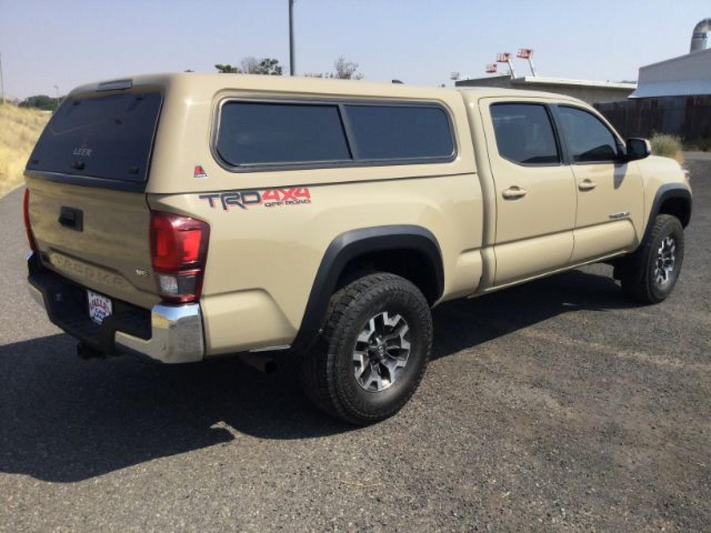 2018 Quicksand /Black/Gray Cloth Toyota Tacoma TRD Off Road (3TMDZ5BN3JM) with an 3.5L V-6 port/direct injection engine, 6-Speed Automatic transmission, located at 1801 Main Street, Lewiston, 83501, (208) 743-9371, 46.417065, -117.004799- Photo#16