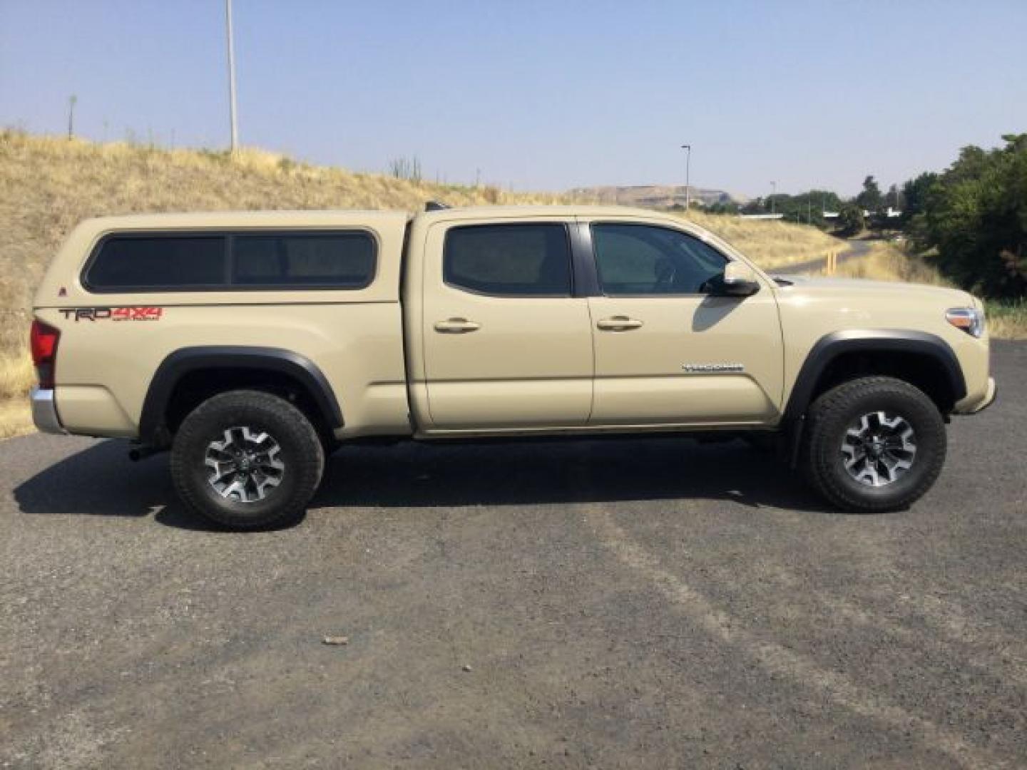 2018 Quicksand /Black/Gray Cloth Toyota Tacoma TRD Off Road (3TMDZ5BN3JM) with an 3.5L V-6 port/direct injection engine, 6-Speed Automatic transmission, located at 1801 Main Street, Lewiston, 83501, (208) 743-9371, 46.417065, -117.004799- Photo#17