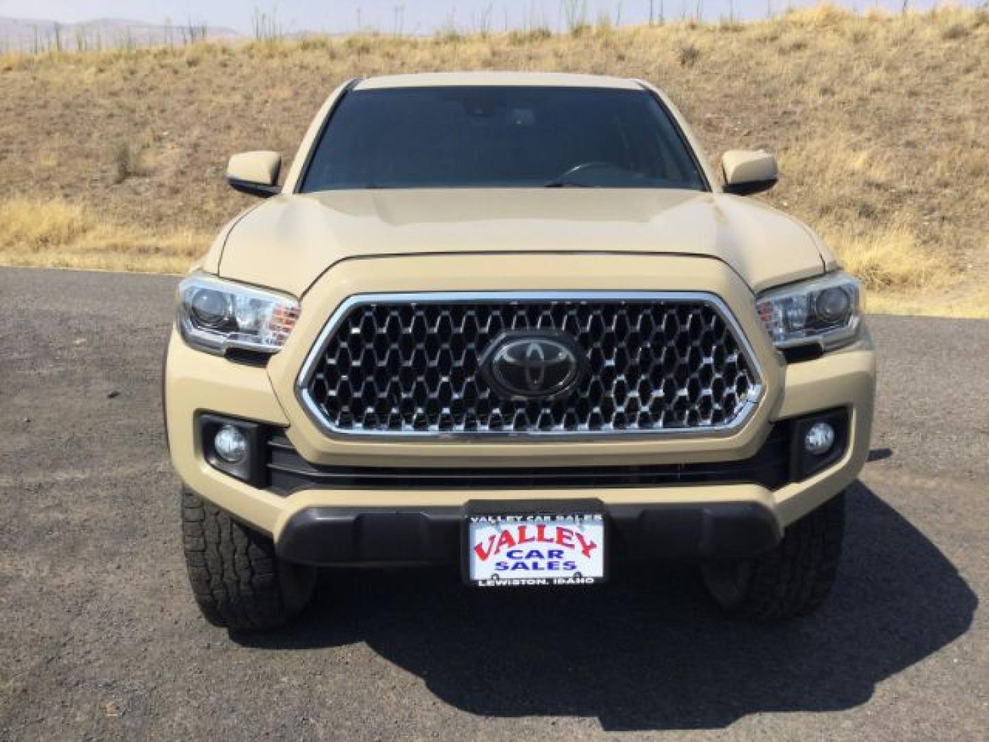 2018 Quicksand /Black/Gray Cloth Toyota Tacoma TRD Off Road (3TMDZ5BN3JM) with an 3.5L V-6 port/direct injection engine, 6-Speed Automatic transmission, located at 1801 Main Street, Lewiston, 83501, (208) 743-9371, 46.417065, -117.004799- Photo#18