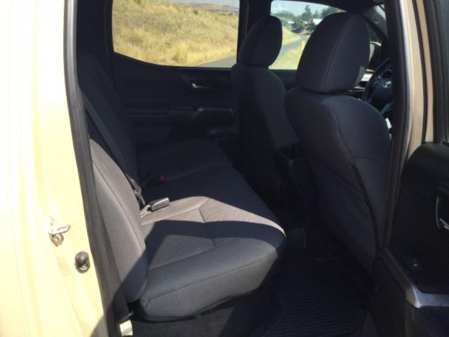 2018 Quicksand /Black/Gray Cloth Toyota Tacoma TRD Off Road (3TMDZ5BN3JM) with an 3.5L V-6 port/direct injection engine, 6-Speed Automatic transmission, located at 1801 Main Street, Lewiston, 83501, (208) 743-9371, 46.417065, -117.004799- Photo#19