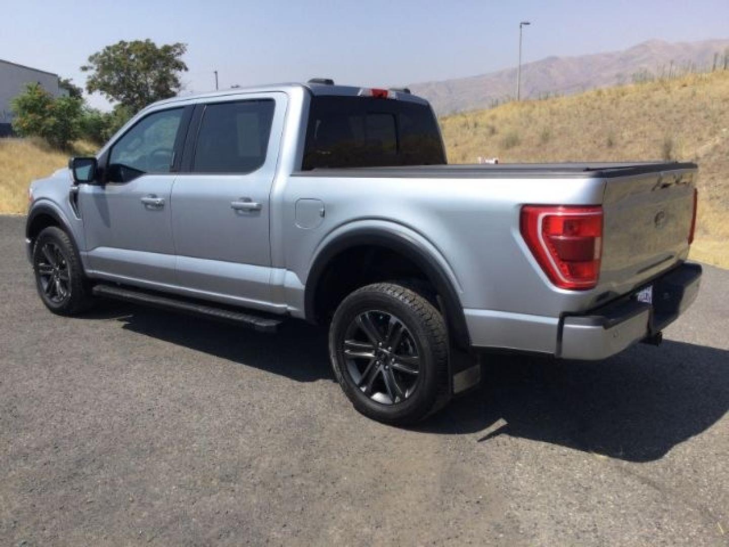 2022 Iconic Silver Metallic /Black w/Medium Dark Slate Ford F-150 XLT (1FTFW1E53NK) with an 5L V-8 port/direct injection engine, 10 speed automatic transmission, located at 1801 Main Street, Lewiston, 83501, (208) 743-9371, 46.417065, -117.004799- Photo#3