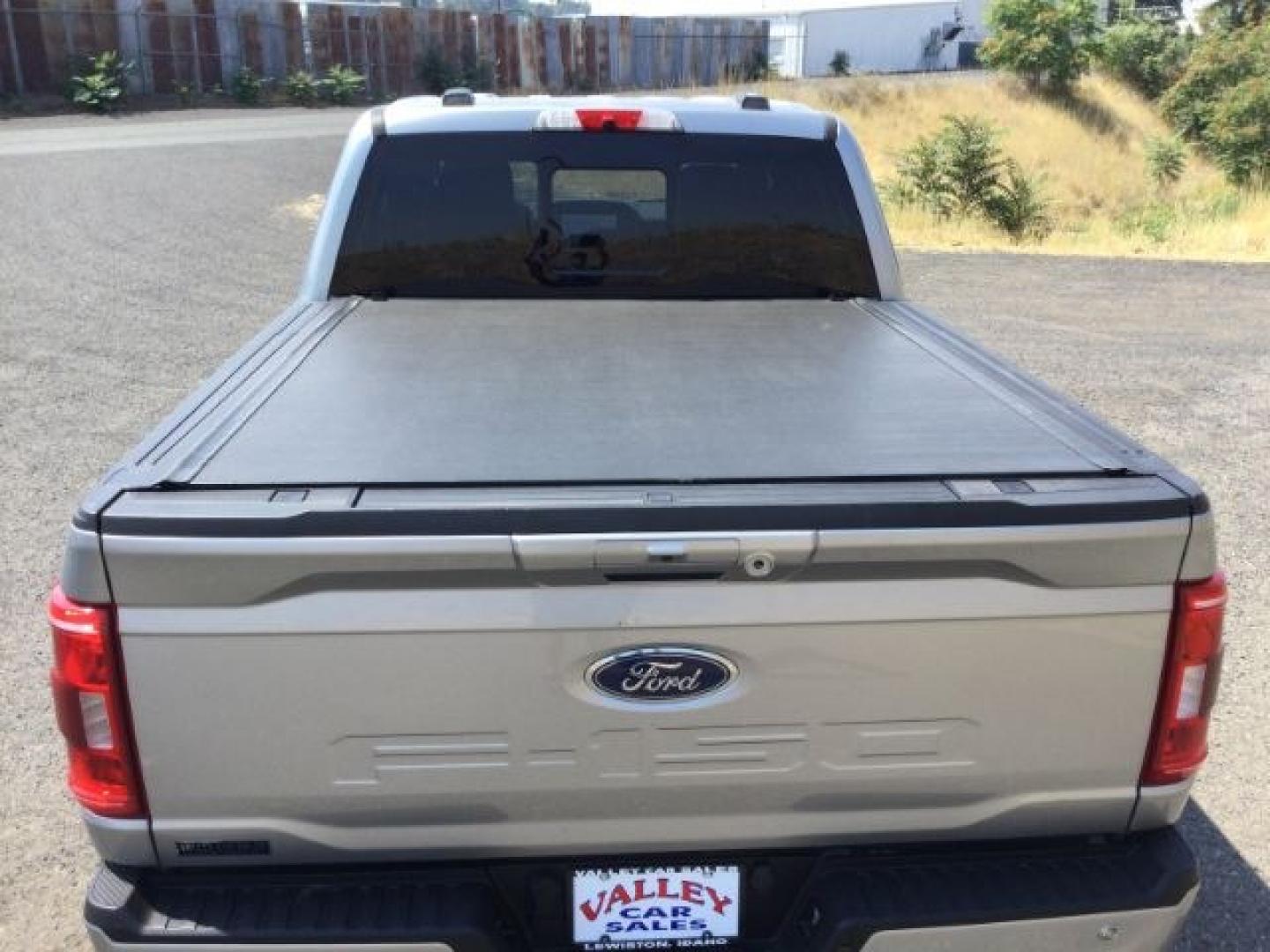 2022 Iconic Silver Metallic /Black w/Medium Dark Slate Ford F-150 XLT (1FTFW1E53NK) with an 5L V-8 port/direct injection engine, 10 speed automatic transmission, located at 1801 Main Street, Lewiston, 83501, (208) 743-9371, 46.417065, -117.004799- Photo#8