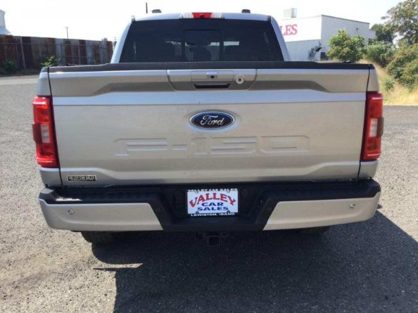 2022 Iconic Silver Metallic /Black w/Medium Dark Slate Ford F-150 XLT (1FTFW1E53NK) with an 5L V-8 port/direct injection engine, 10 speed automatic transmission, located at 1801 Main Street, Lewiston, 83501, (208) 743-9371, 46.417065, -117.004799- Photo#9