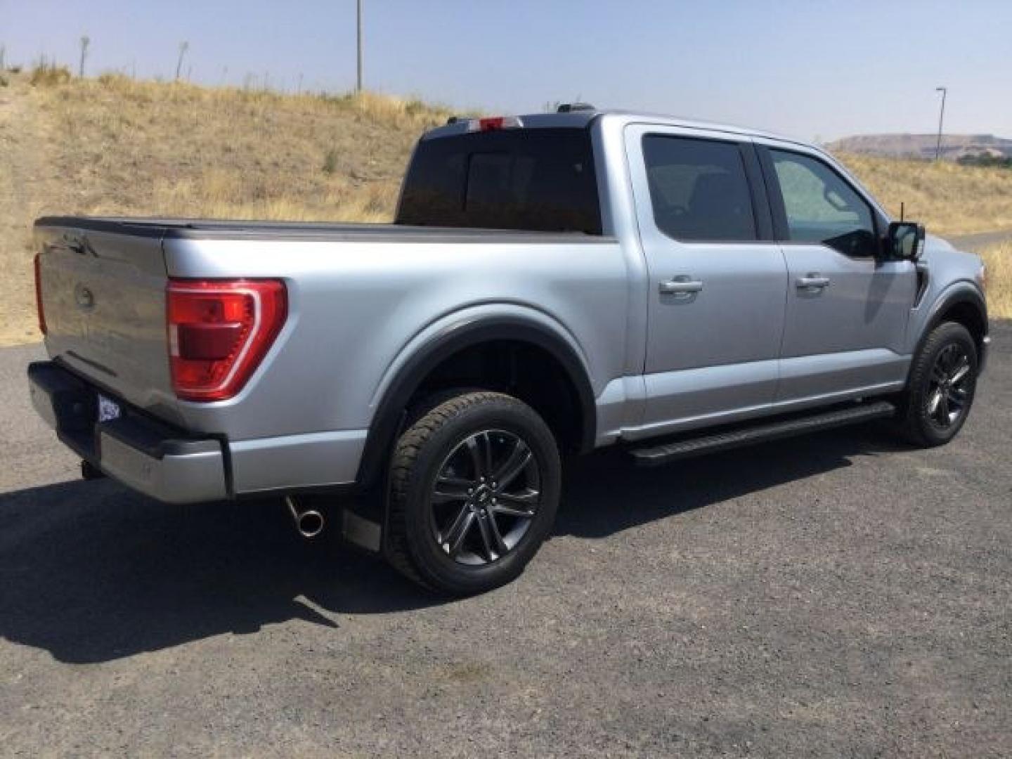 2022 Iconic Silver Metallic /Black w/Medium Dark Slate Ford F-150 XLT (1FTFW1E53NK) with an 5L V-8 port/direct injection engine, 10 speed automatic transmission, located at 1801 Main Street, Lewiston, 83501, (208) 743-9371, 46.417065, -117.004799- Photo#18