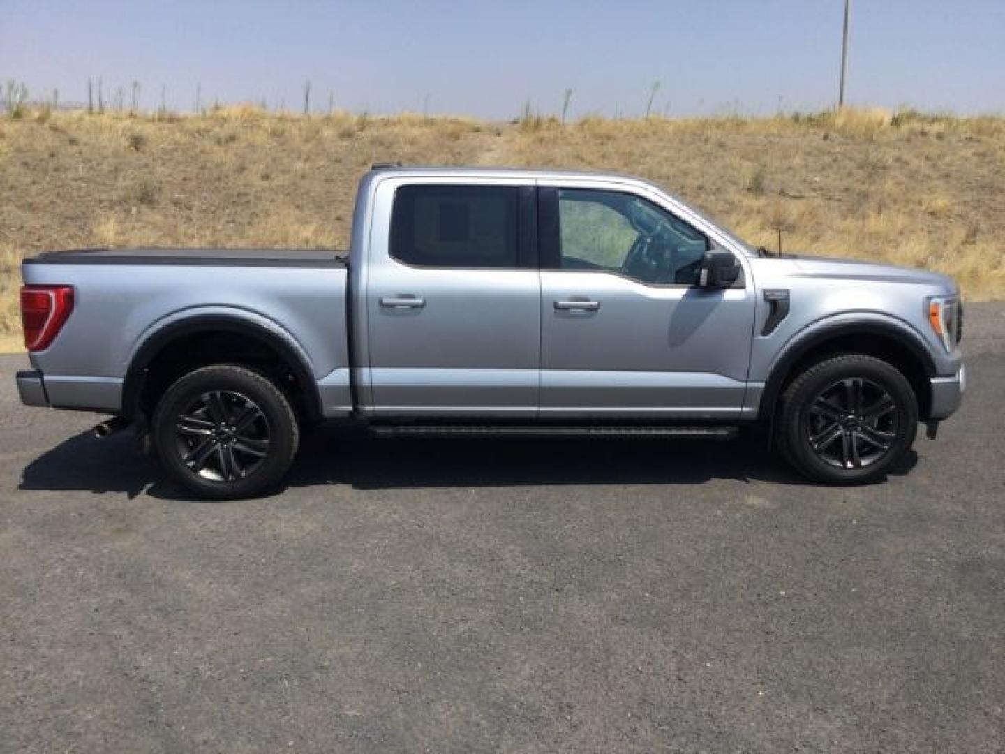 2022 Iconic Silver Metallic /Black w/Medium Dark Slate Ford F-150 XLT (1FTFW1E53NK) with an 5L V-8 port/direct injection engine, 10 speed automatic transmission, located at 1801 Main Street, Lewiston, 83501, (208) 743-9371, 46.417065, -117.004799- Photo#19