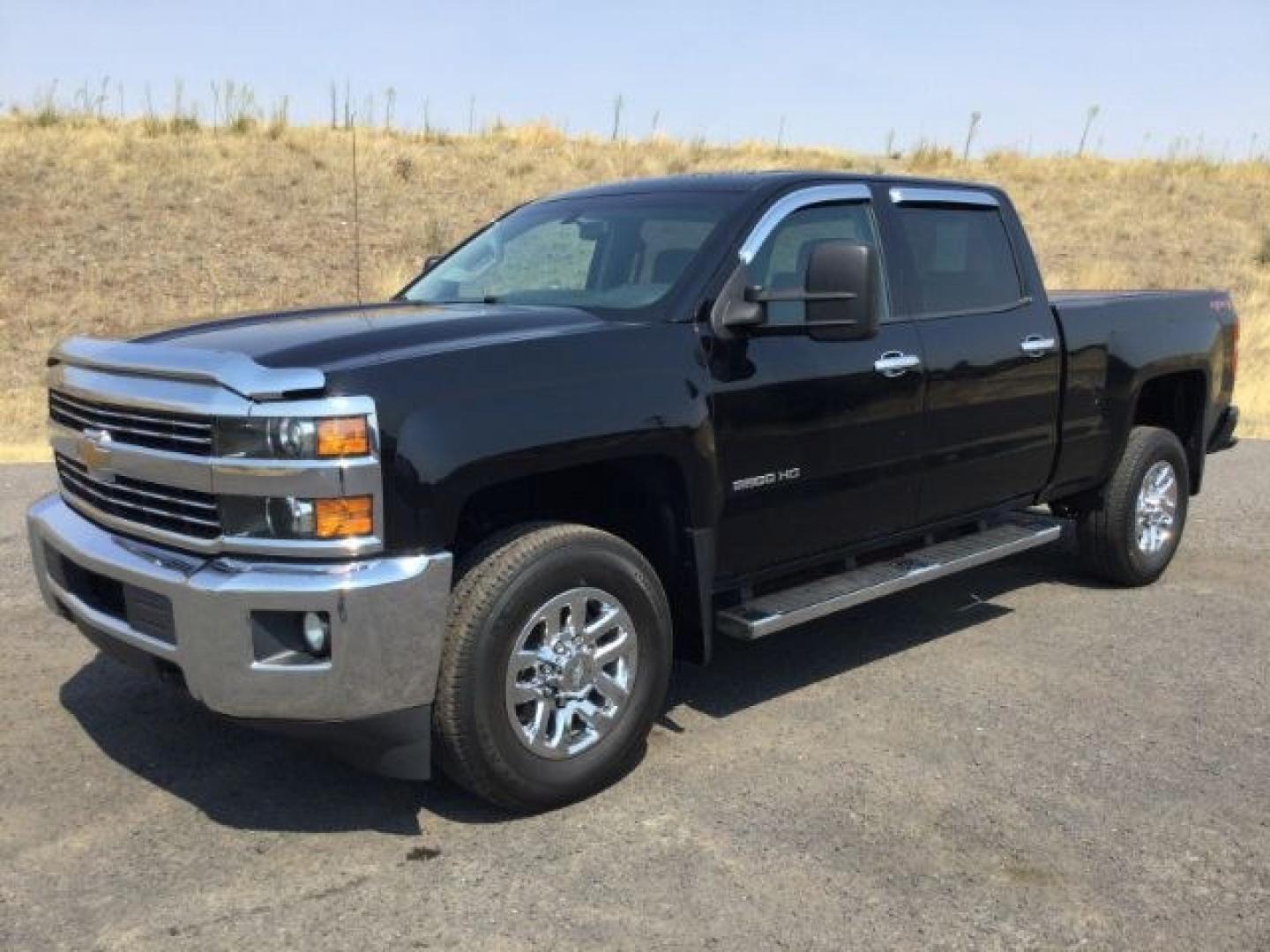 2018 Black /Jet Black Chevrolet Silverado 2500HD Crew Cab LT 4WD (1GC1KUEG9JF) with an Vortec 6L V-8 variable valve control engine, 6-Speed Automatic transmission, located at 1801 Main Street, Lewiston, 83501, (208) 743-9371, 46.417065, -117.004799- Photo#1