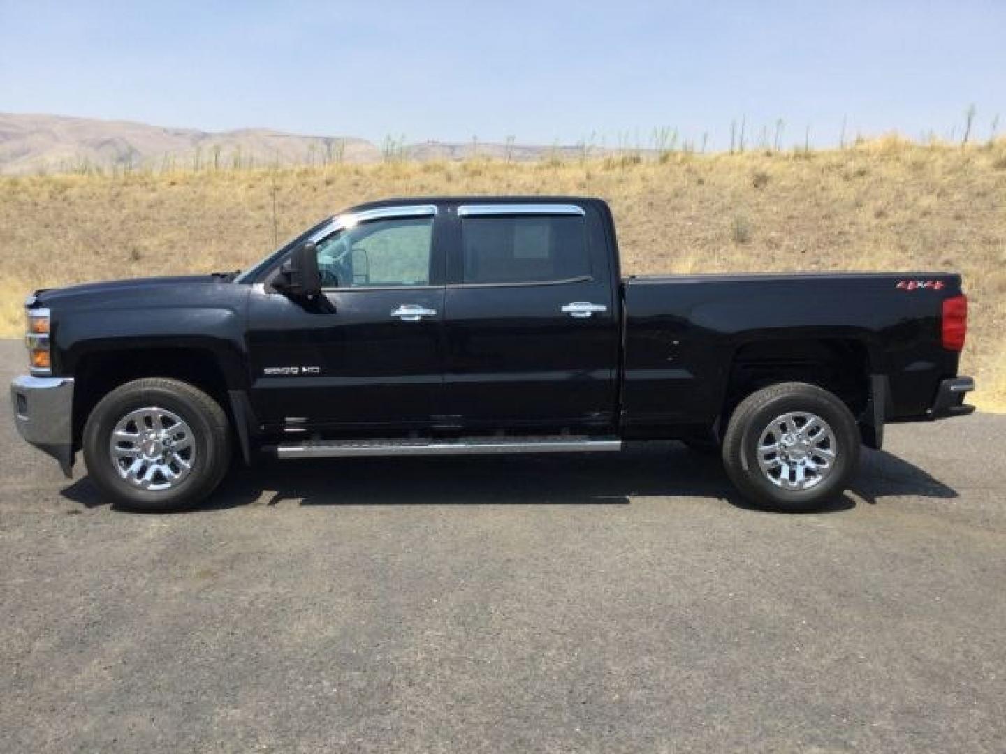 2018 Black /Jet Black Chevrolet Silverado 2500HD Crew Cab LT 4WD (1GC1KUEG9JF) with an Vortec 6L V-8 variable valve control engine, 6-Speed Automatic transmission, located at 1801 Main Street, Lewiston, 83501, (208) 743-9371, 46.417065, -117.004799- Photo#2