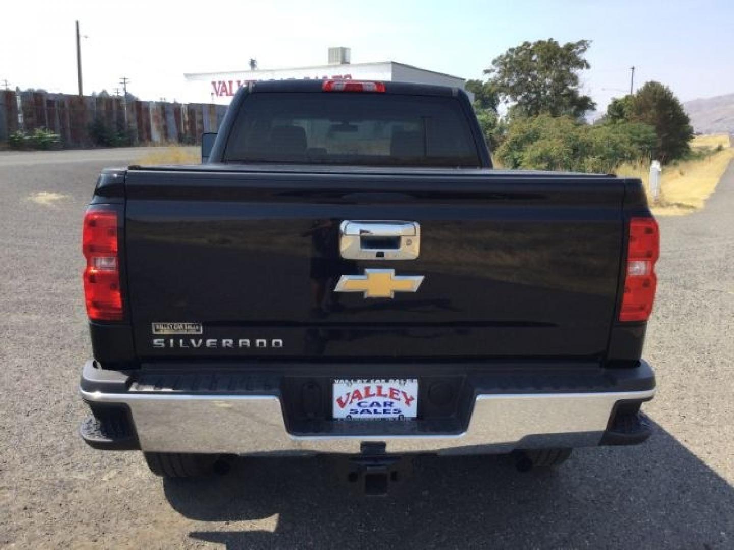 2018 Black /Jet Black Chevrolet Silverado 2500HD Crew Cab LT 4WD (1GC1KUEG9JF) with an Vortec 6L V-8 variable valve control engine, 6-Speed Automatic transmission, located at 1801 Main Street, Lewiston, 83501, (208) 743-9371, 46.417065, -117.004799- Photo#8