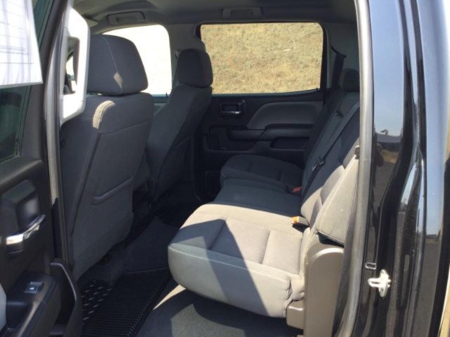 2018 Black /Jet Black Chevrolet Silverado 2500HD Crew Cab LT 4WD (1GC1KUEG9JF) with an Vortec 6L V-8 variable valve control engine, 6-Speed Automatic transmission, located at 1801 Main Street, Lewiston, 83501, (208) 743-9371, 46.417065, -117.004799- Photo#9