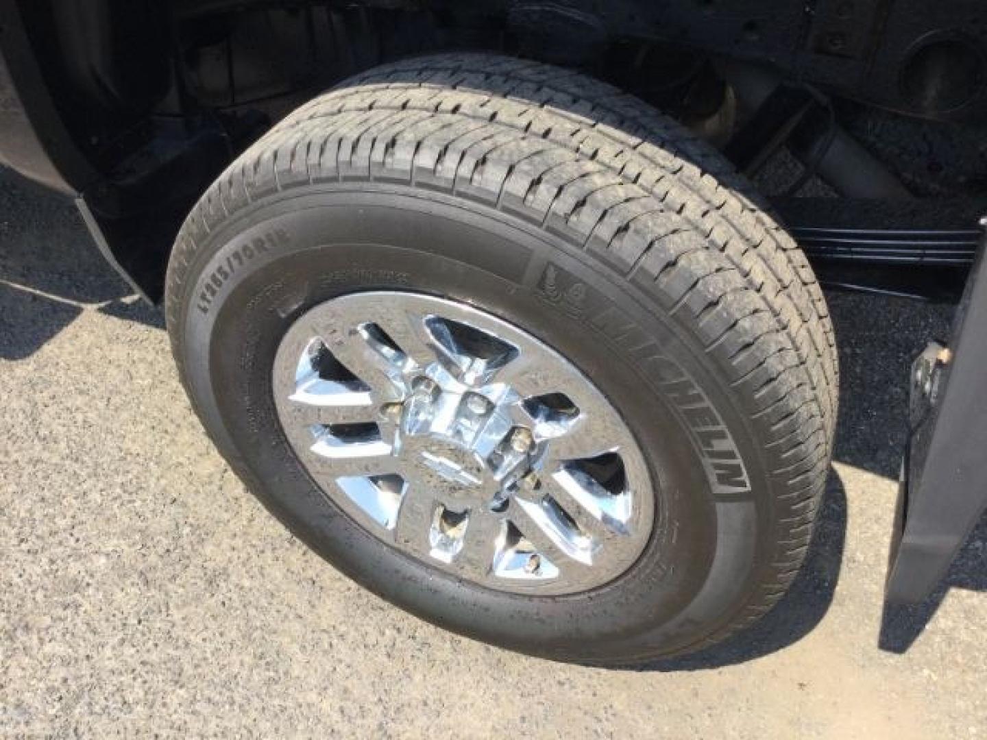 2018 Black /Jet Black Chevrolet Silverado 2500HD Crew Cab LT 4WD (1GC1KUEG9JF) with an Vortec 6L V-8 variable valve control engine, 6-Speed Automatic transmission, located at 1801 Main Street, Lewiston, 83501, (208) 743-9371, 46.417065, -117.004799- Photo#11