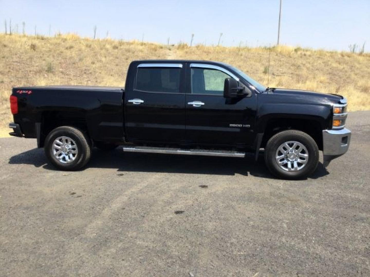 2018 Black /Jet Black Chevrolet Silverado 2500HD Crew Cab LT 4WD (1GC1KUEG9JF) with an Vortec 6L V-8 variable valve control engine, 6-Speed Automatic transmission, located at 1801 Main Street, Lewiston, 83501, (208) 743-9371, 46.417065, -117.004799- Photo#16