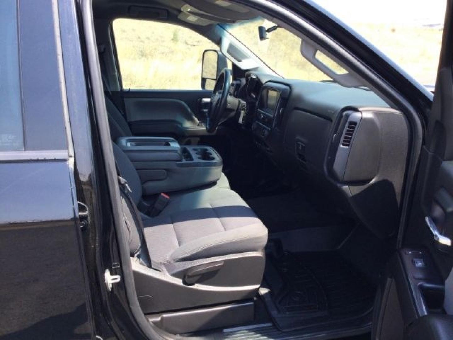 2018 Black /Jet Black Chevrolet Silverado 2500HD Crew Cab LT 4WD (1GC1KUEG9JF) with an Vortec 6L V-8 variable valve control engine, 6-Speed Automatic transmission, located at 1801 Main Street, Lewiston, 83501, (208) 743-9371, 46.417065, -117.004799- Photo#19