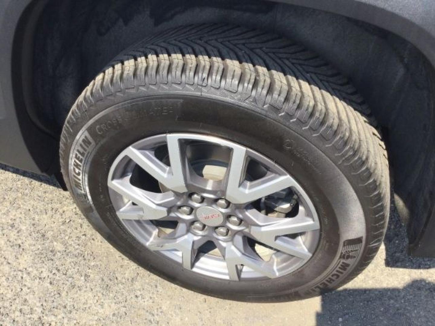 2020 Quicksilver Metallic GMC Acadia SLT-1 AWD (1GKKNUL44LZ) with an 2.0L L4 DOHC 16V TURBO engine, 6-Speed Automatic transmission, located at 1801 Main Street, Lewiston, 83501, (208) 743-9371, 46.417065, -117.004799- Photo#12