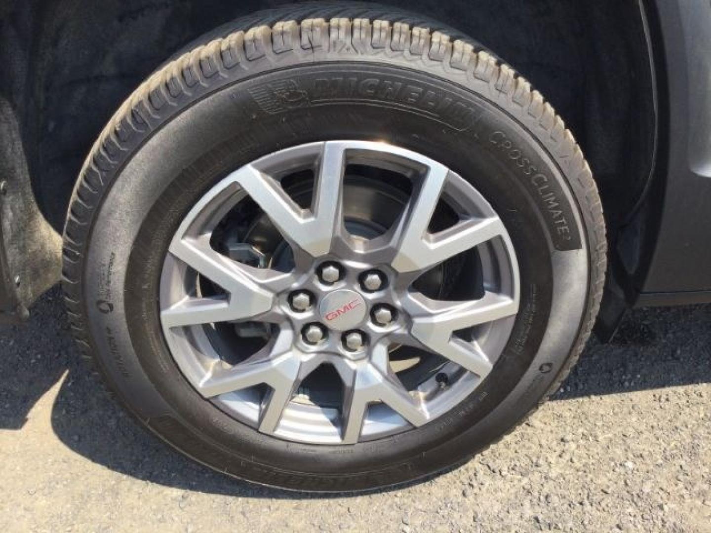 2020 Quicksilver Metallic GMC Acadia SLT-1 AWD (1GKKNUL44LZ) with an 2.0L L4 DOHC 16V TURBO engine, 6-Speed Automatic transmission, located at 1801 Main Street, Lewiston, 83501, (208) 743-9371, 46.417065, -117.004799- Photo#20