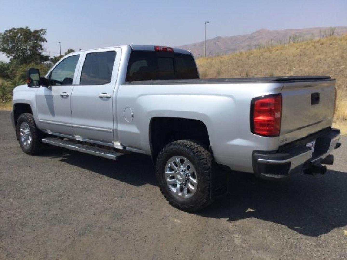 2018 Silver Ice Metallic /Jet Black Chevrolet Silverado 3500HD LT (1GC4KZCY4JF) with an Duramax 6.6L V-8 diesel direct injection engine, 6-Speed Automatic transmission, located at 1801 Main Street, Lewiston, 83501, (208) 743-9371, 46.417065, -117.004799- Photo#3
