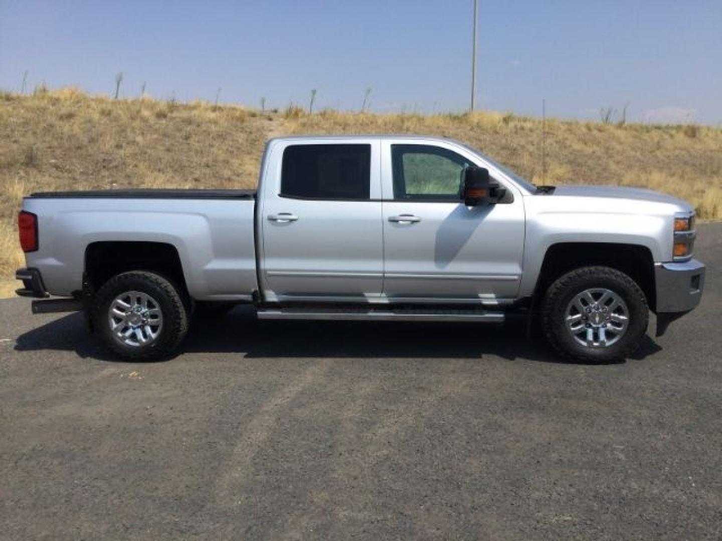 2018 Silver Ice Metallic /Jet Black Chevrolet Silverado 3500HD LT (1GC4KZCY4JF) with an Duramax 6.6L V-8 diesel direct injection engine, 6-Speed Automatic transmission, located at 1801 Main Street, Lewiston, 83501, (208) 743-9371, 46.417065, -117.004799- Photo#14