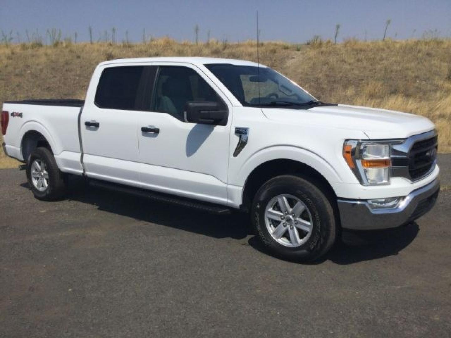 2021 Oxford White /Black/Medium Dark Slate Ford F-150 XLT (1FTFW1E86MF) with an EcoBoost 3.5L V-6 port/direct injection engine, 10 speed automatic transmission, located at 1801 Main Street, Lewiston, 83501, (208) 743-9371, 46.417065, -117.004799- Photo#1