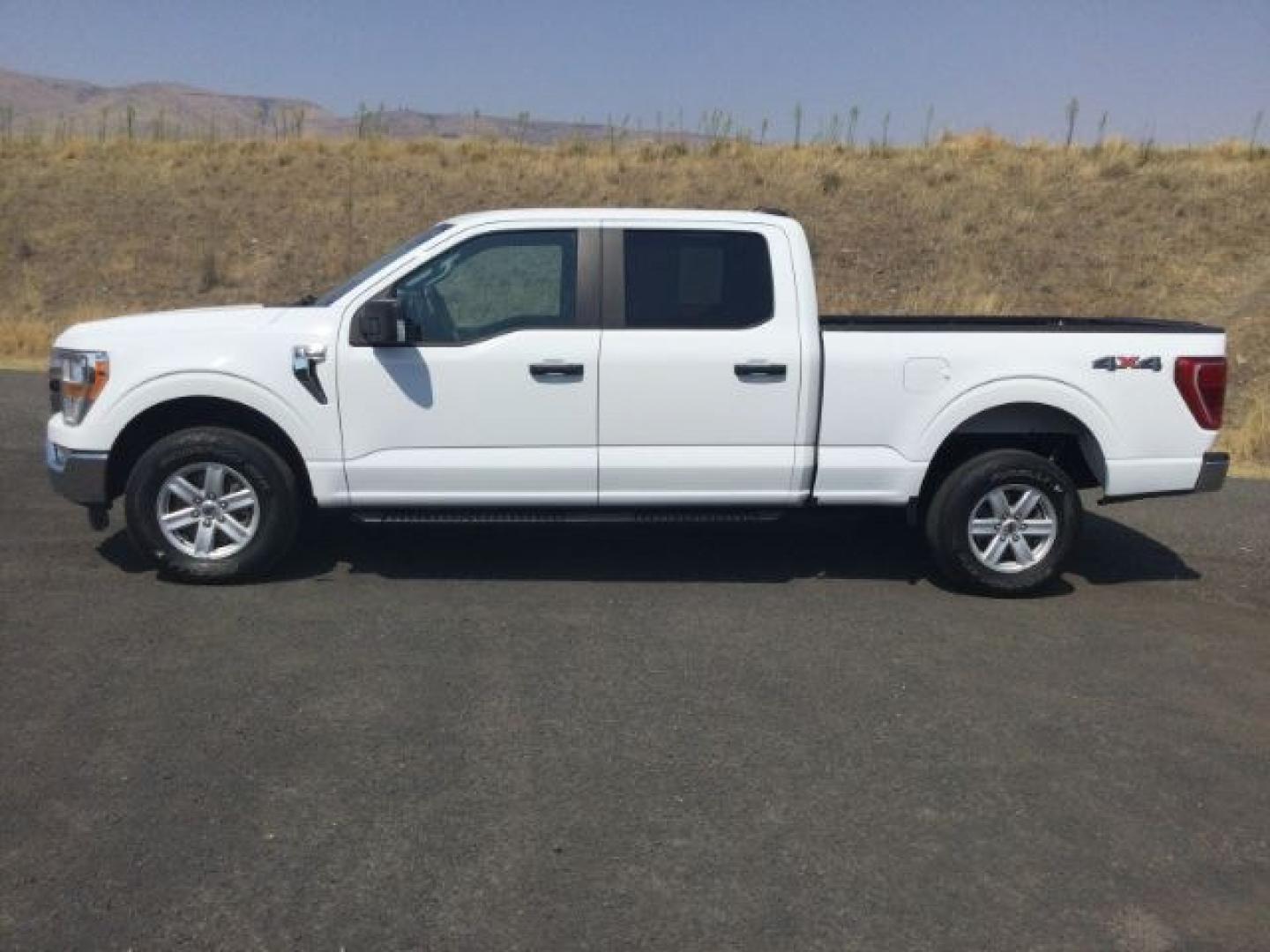 2021 Oxford White /Black/Medium Dark Slate Ford F-150 XLT (1FTFW1E86MF) with an EcoBoost 3.5L V-6 port/direct injection engine, 10 speed automatic transmission, located at 1801 Main Street, Lewiston, 83501, (208) 743-9371, 46.417065, -117.004799- Photo#2