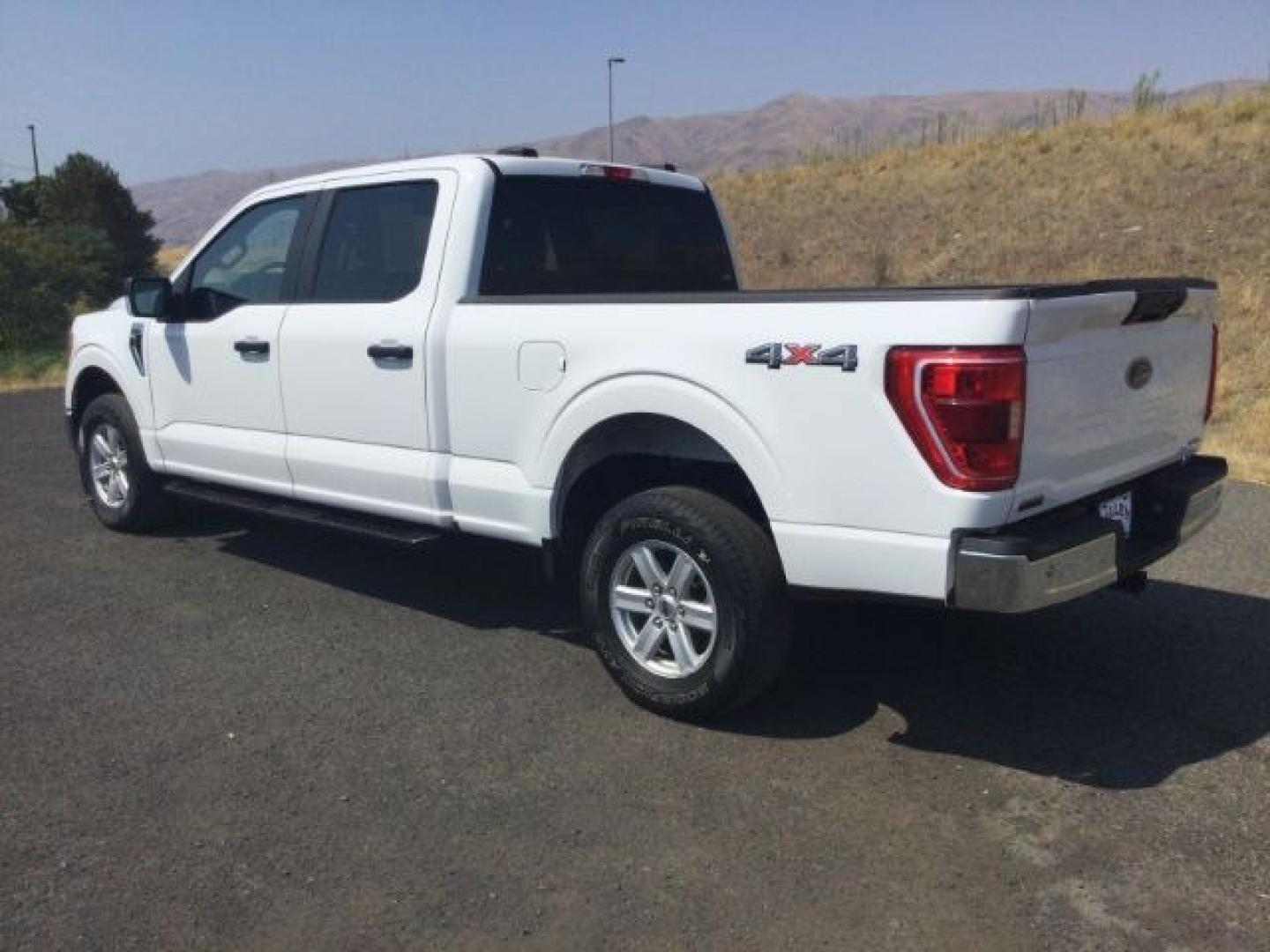 2021 Oxford White /Black/Medium Dark Slate Ford F-150 XLT (1FTFW1E86MF) with an EcoBoost 3.5L V-6 port/direct injection engine, 10 speed automatic transmission, located at 1801 Main Street, Lewiston, 83501, (208) 743-9371, 46.417065, -117.004799- Photo#3