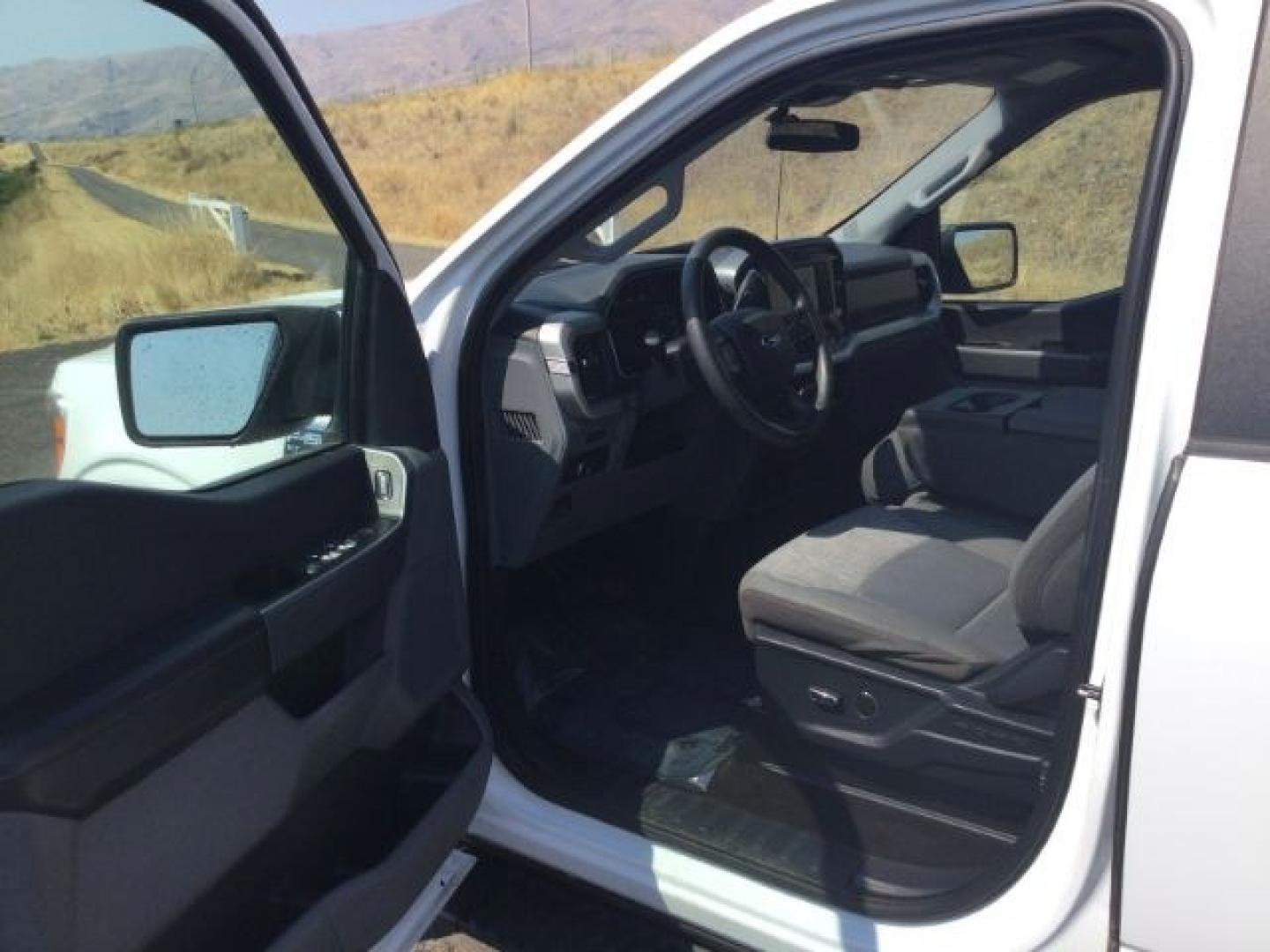 2021 Oxford White /Black/Medium Dark Slate Ford F-150 XLT (1FTFW1E86MF) with an EcoBoost 3.5L V-6 port/direct injection engine, 10 speed automatic transmission, located at 1801 Main Street, Lewiston, 83501, (208) 743-9371, 46.417065, -117.004799- Photo#4
