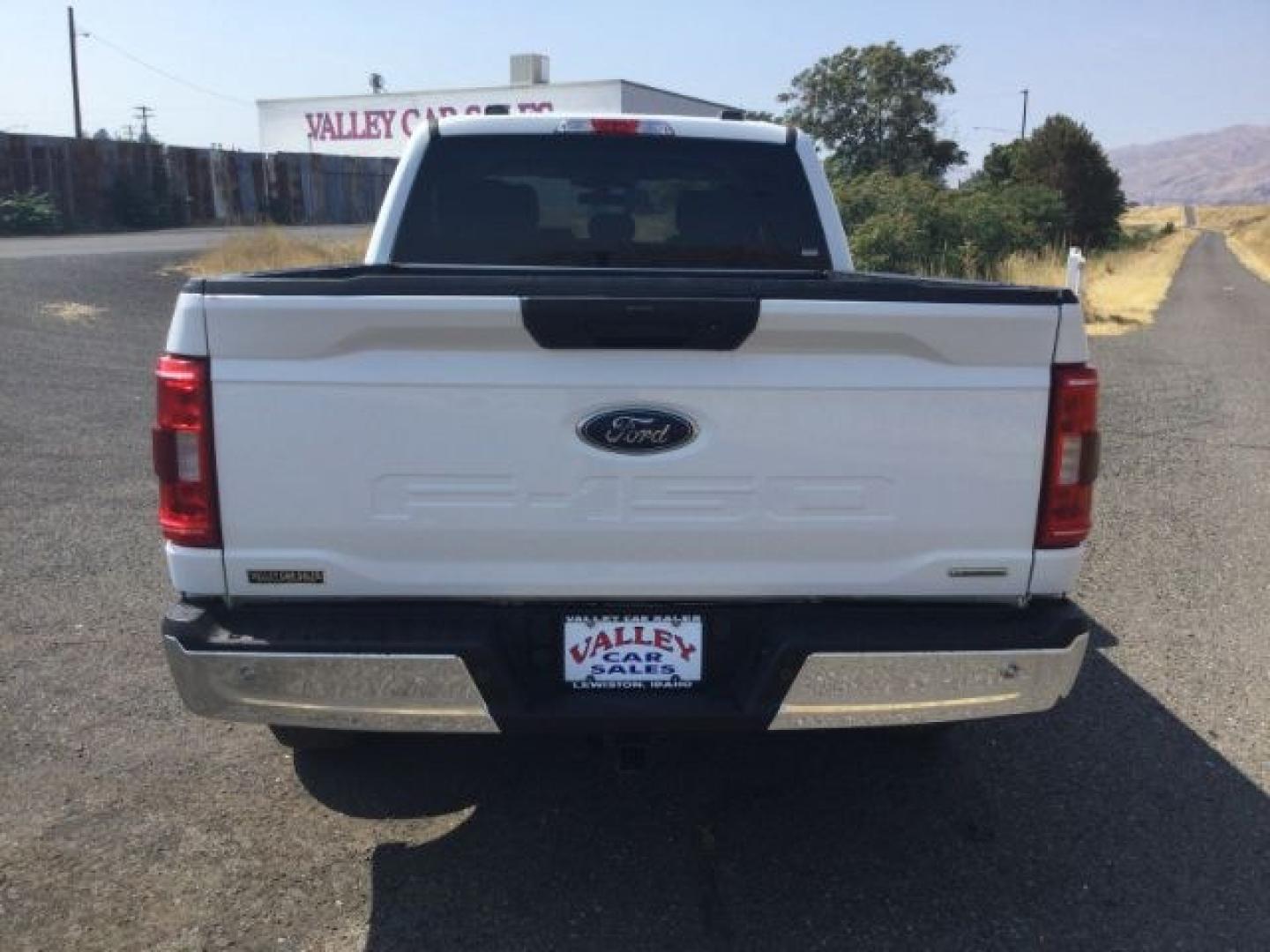 2021 Oxford White /Black/Medium Dark Slate Ford F-150 XLT (1FTFW1E86MF) with an EcoBoost 3.5L V-6 port/direct injection engine, 10 speed automatic transmission, located at 1801 Main Street, Lewiston, 83501, (208) 743-9371, 46.417065, -117.004799- Photo#6