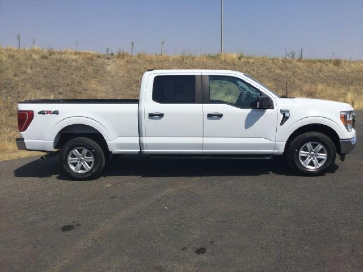 2021 Oxford White /Black/Medium Dark Slate Ford F-150 XLT (1FTFW1E86MF) with an EcoBoost 3.5L V-6 port/direct injection engine, 10 speed automatic transmission, located at 1801 Main Street, Lewiston, 83501, (208) 743-9371, 46.417065, -117.004799- Photo#16