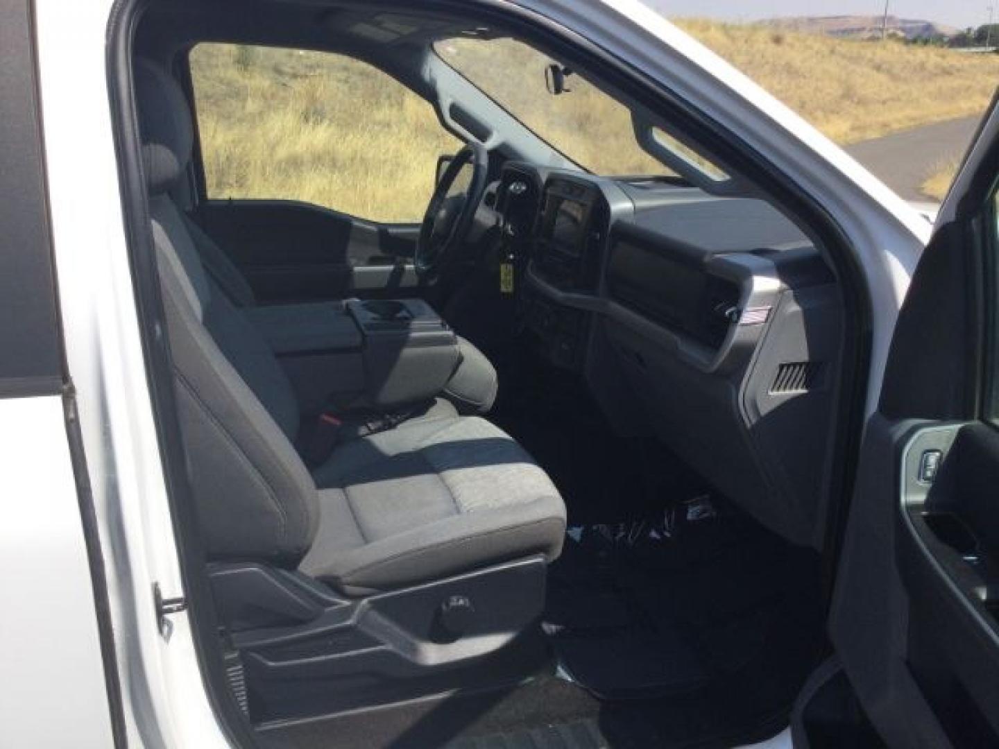 2021 Oxford White /Black/Medium Dark Slate Ford F-150 XLT (1FTFW1E86MF) with an EcoBoost 3.5L V-6 port/direct injection engine, 10 speed automatic transmission, located at 1801 Main Street, Lewiston, 83501, (208) 743-9371, 46.417065, -117.004799- Photo#18