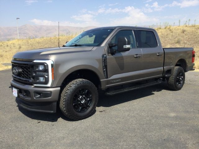 photo of 2023 Ford F-350 SD Crew Cab XLT 4x4