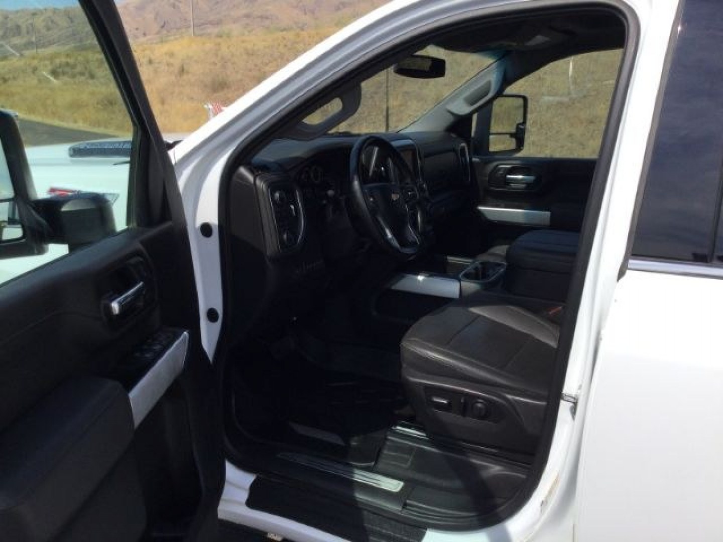 2023 Summit White /Jet Black Chevrolet Silverado 3500HD LTZ (1GC4YUEY2PF) with an Duramax 6.6L V-8 direct injection engine, 10-speed automatic transmission, located at 1801 Main Street, Lewiston, 83501, (208) 743-9371, 46.417065, -117.004799- Photo#4