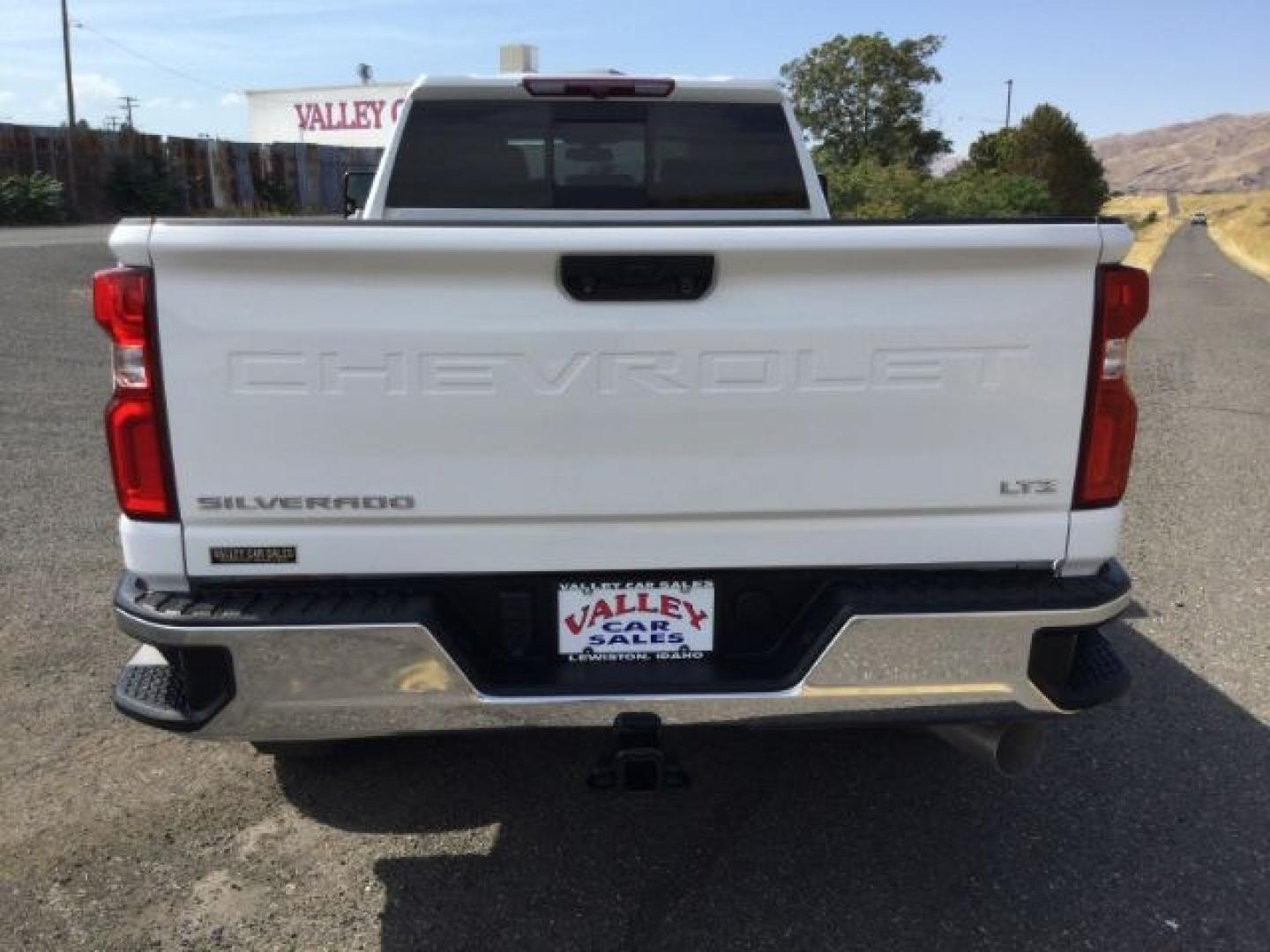 2023 Summit White /Jet Black Chevrolet Silverado 3500HD LTZ (1GC4YUEY2PF) with an Duramax 6.6L V-8 direct injection engine, 10-speed automatic transmission, located at 1801 Main Street, Lewiston, 83501, (208) 743-9371, 46.417065, -117.004799- Photo#8